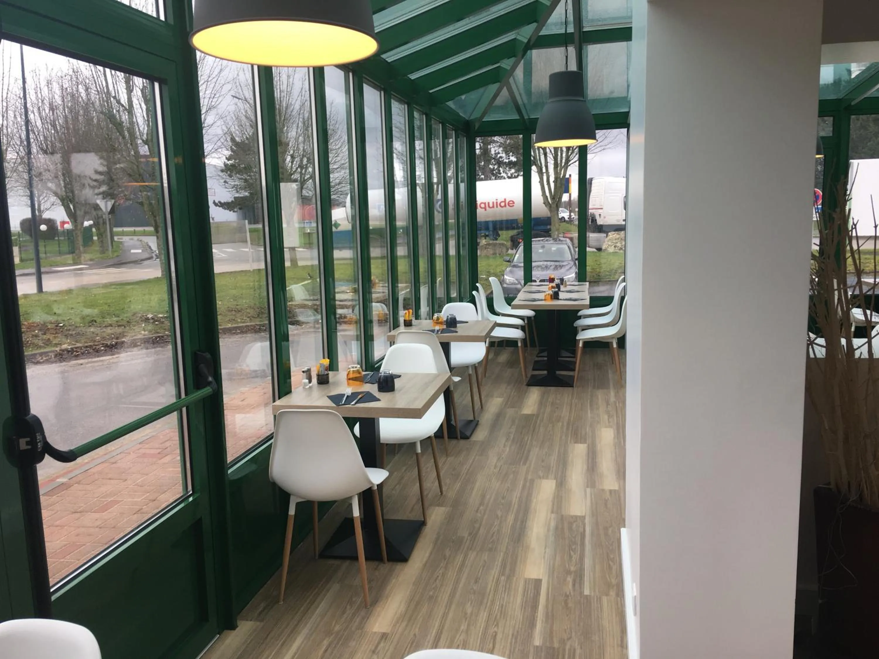 Restaurant/places to eat in Hôtel Motelia