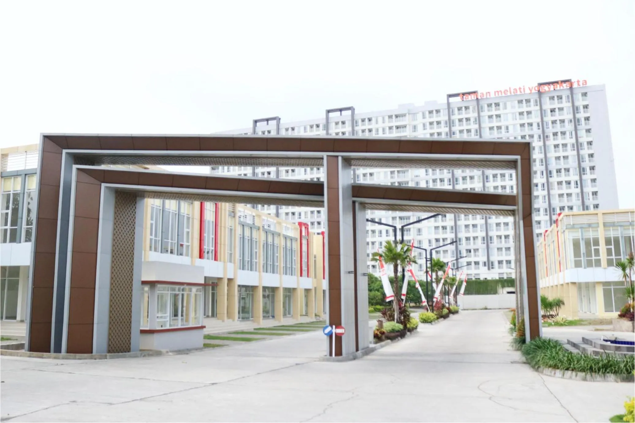 Facade/entrance in Apartemen Taman Melati Yogyakarta by ArFe Room