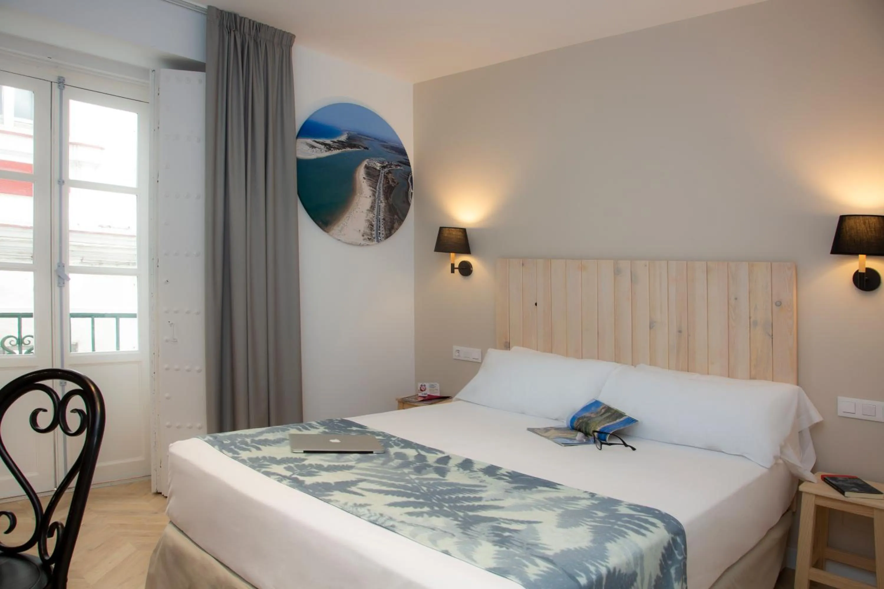 Photo of the whole room, Bed in Casual con Duende Cadiz