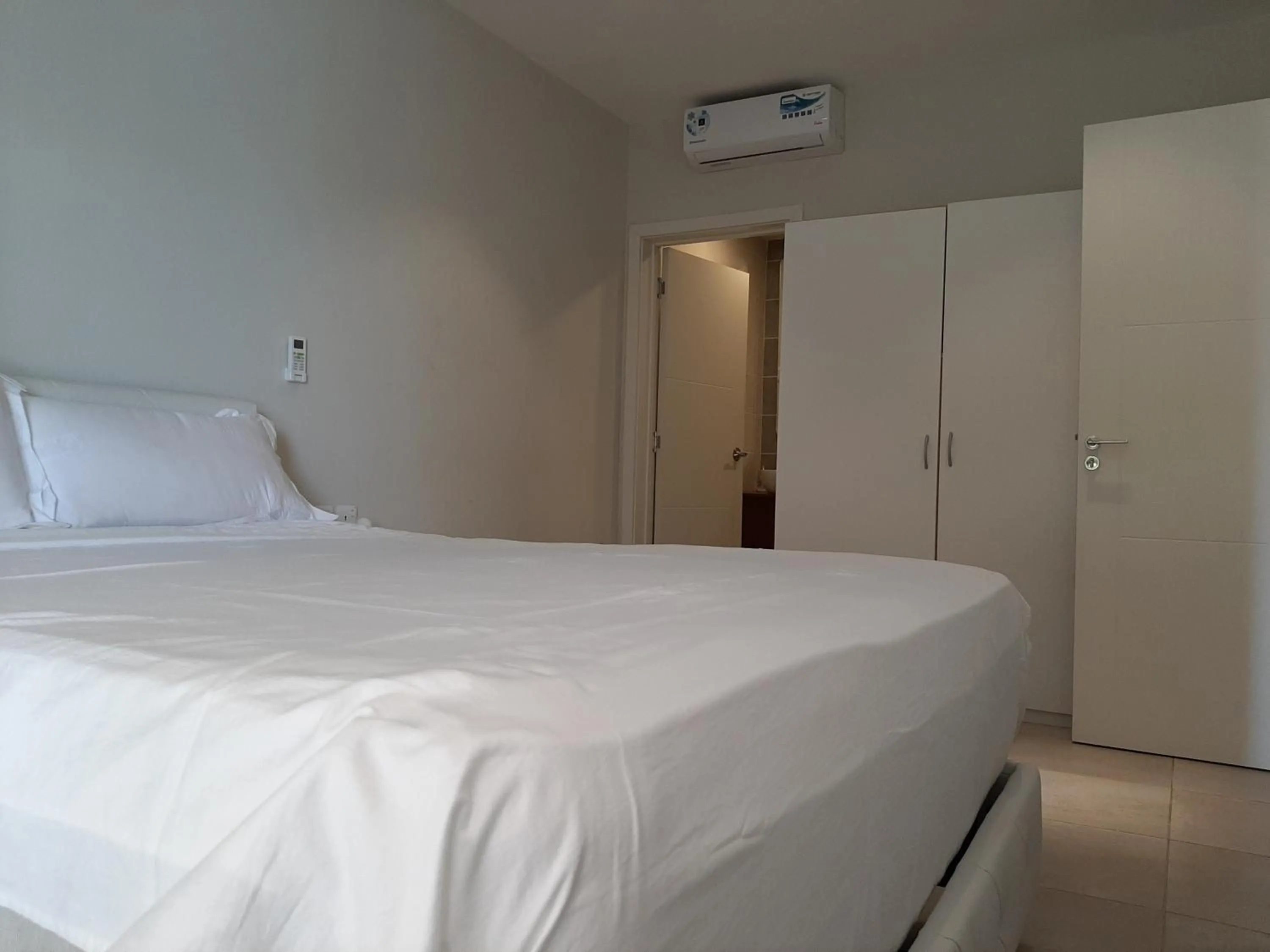 Bedroom, Bed in Forest View Apartments