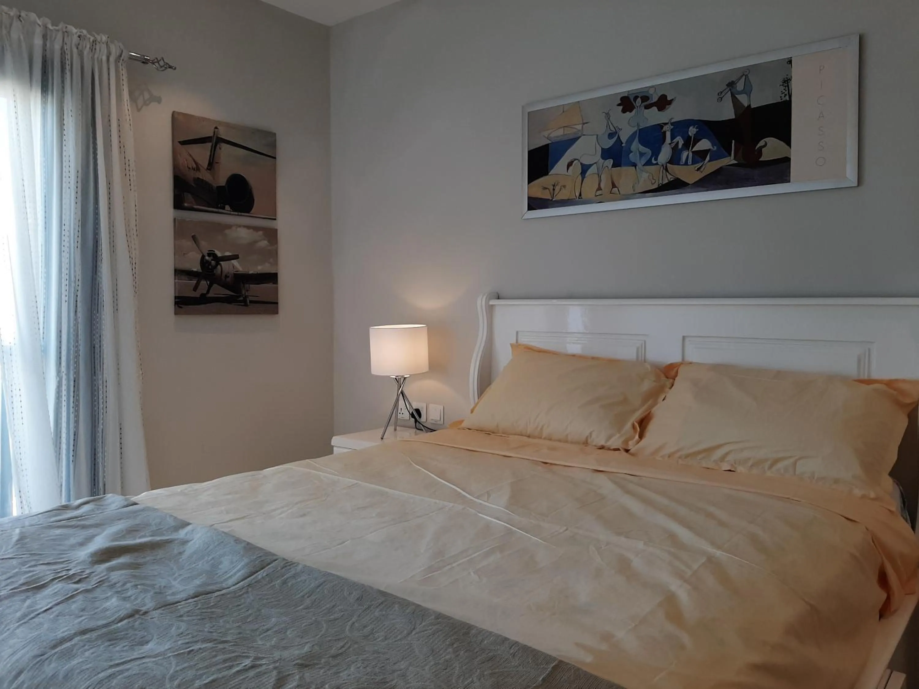 Bed in Forest View Apartments