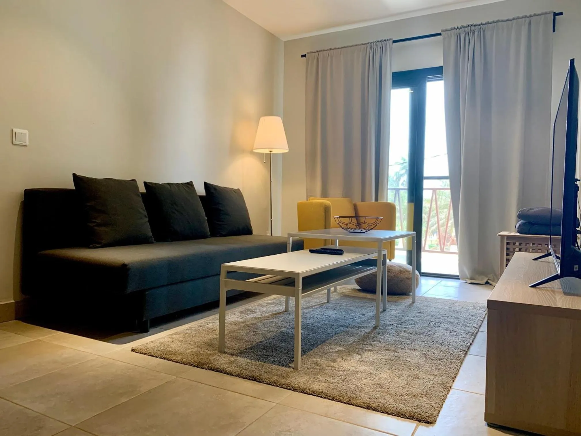 Living room in Forest View Apartments