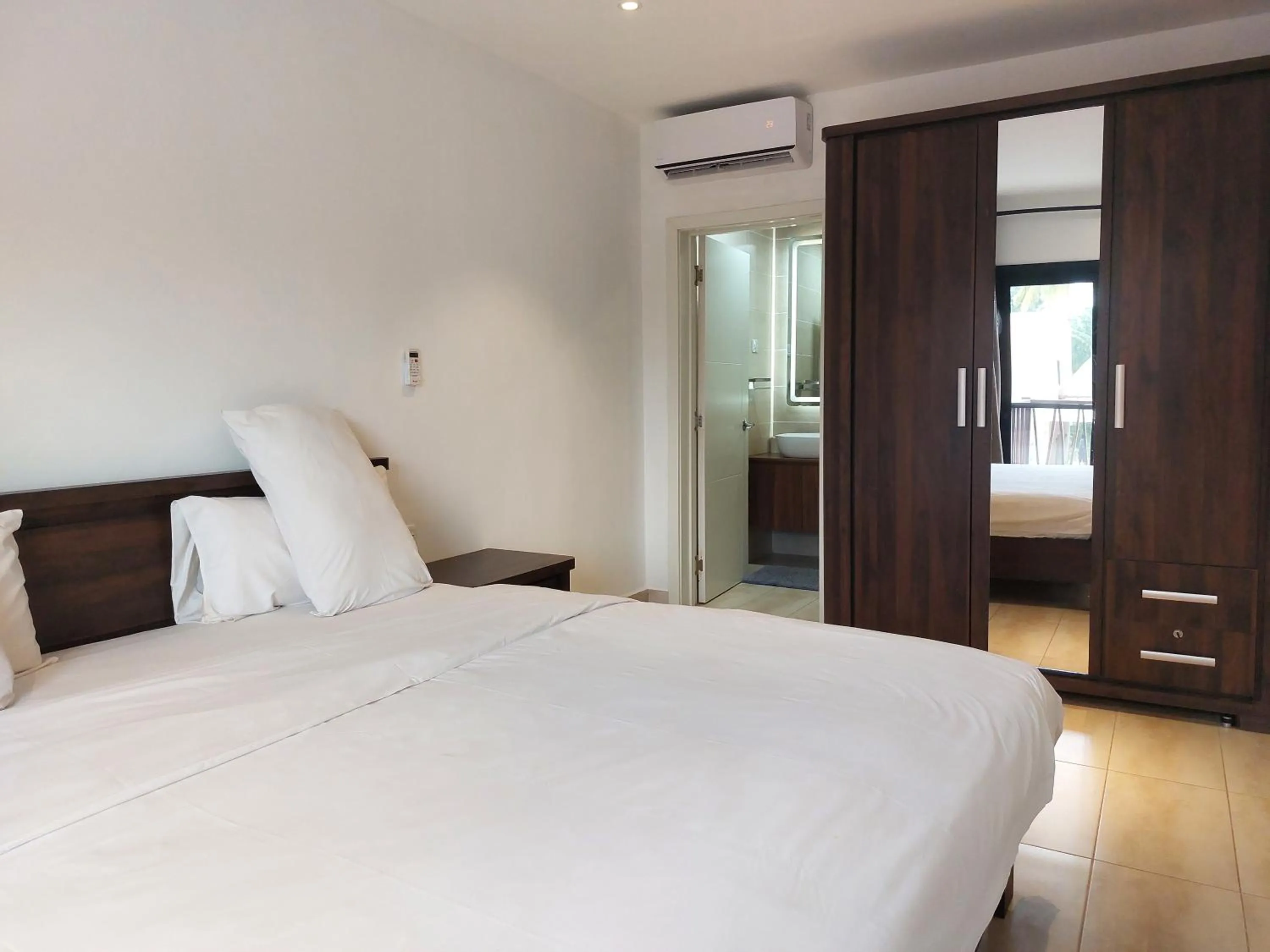 Bedroom, Bed in Forest View Apartments