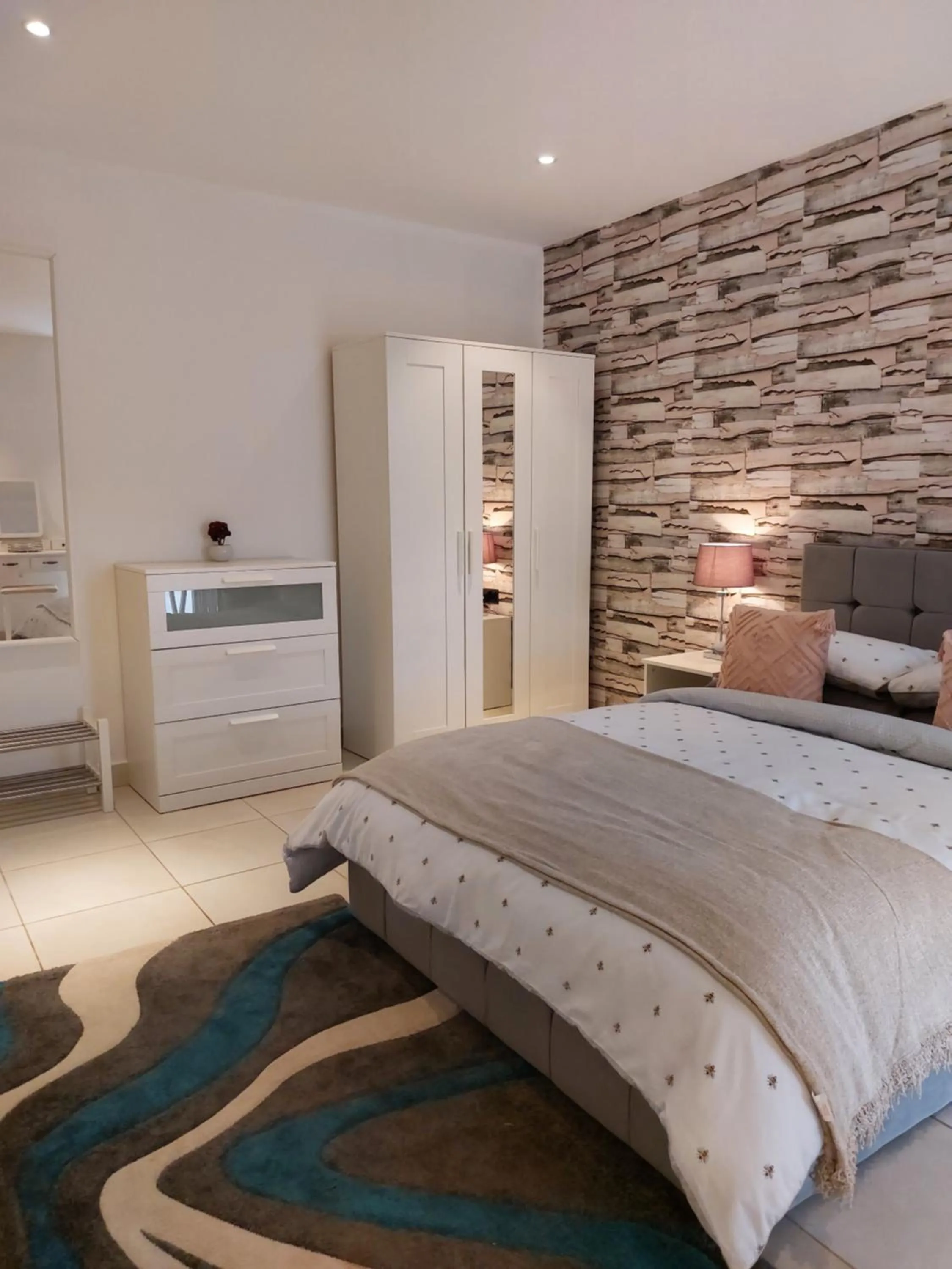 Bedroom, Bed in Forest View Apartments