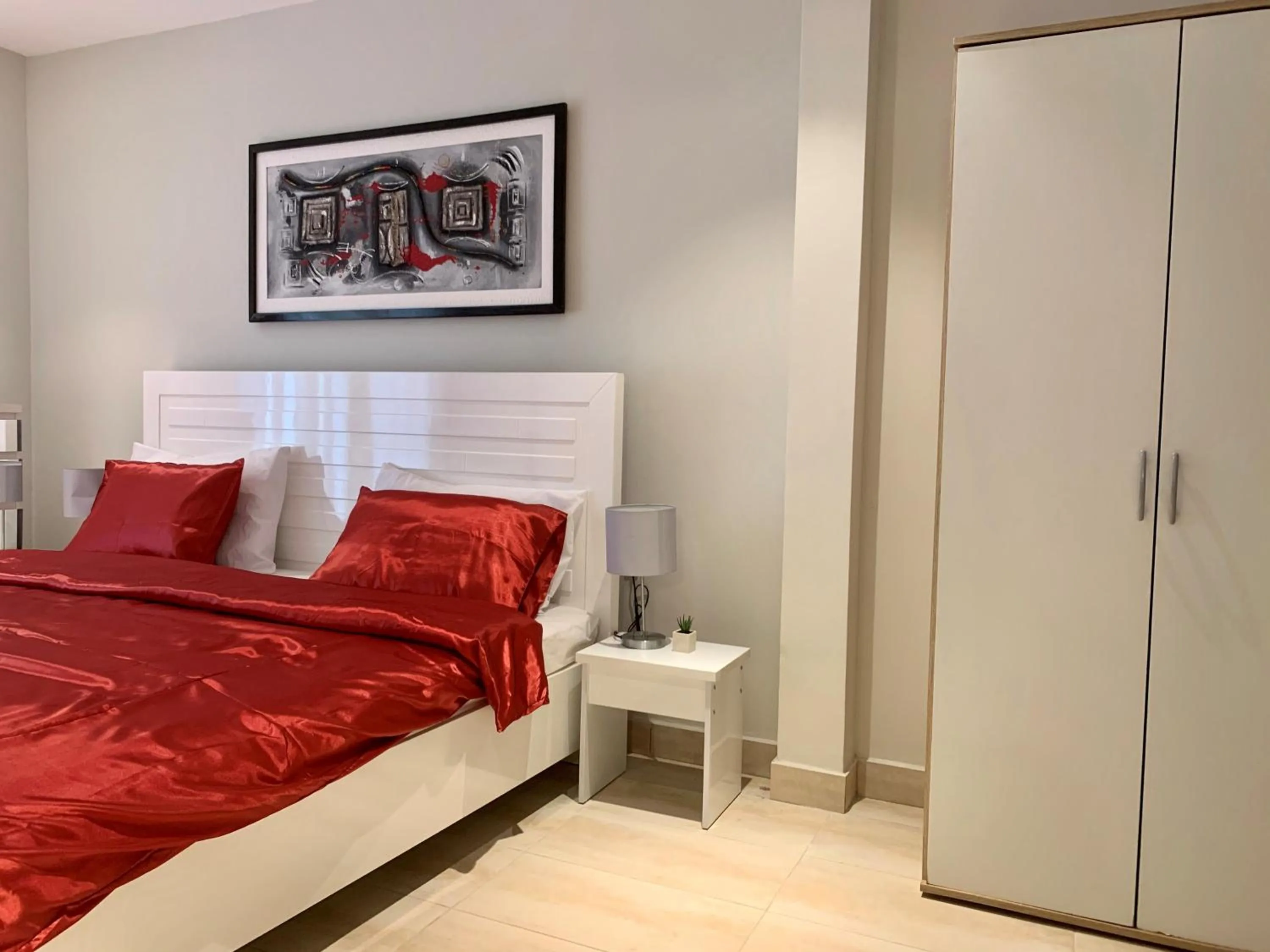 Bedroom, Bed in Forest View Apartments