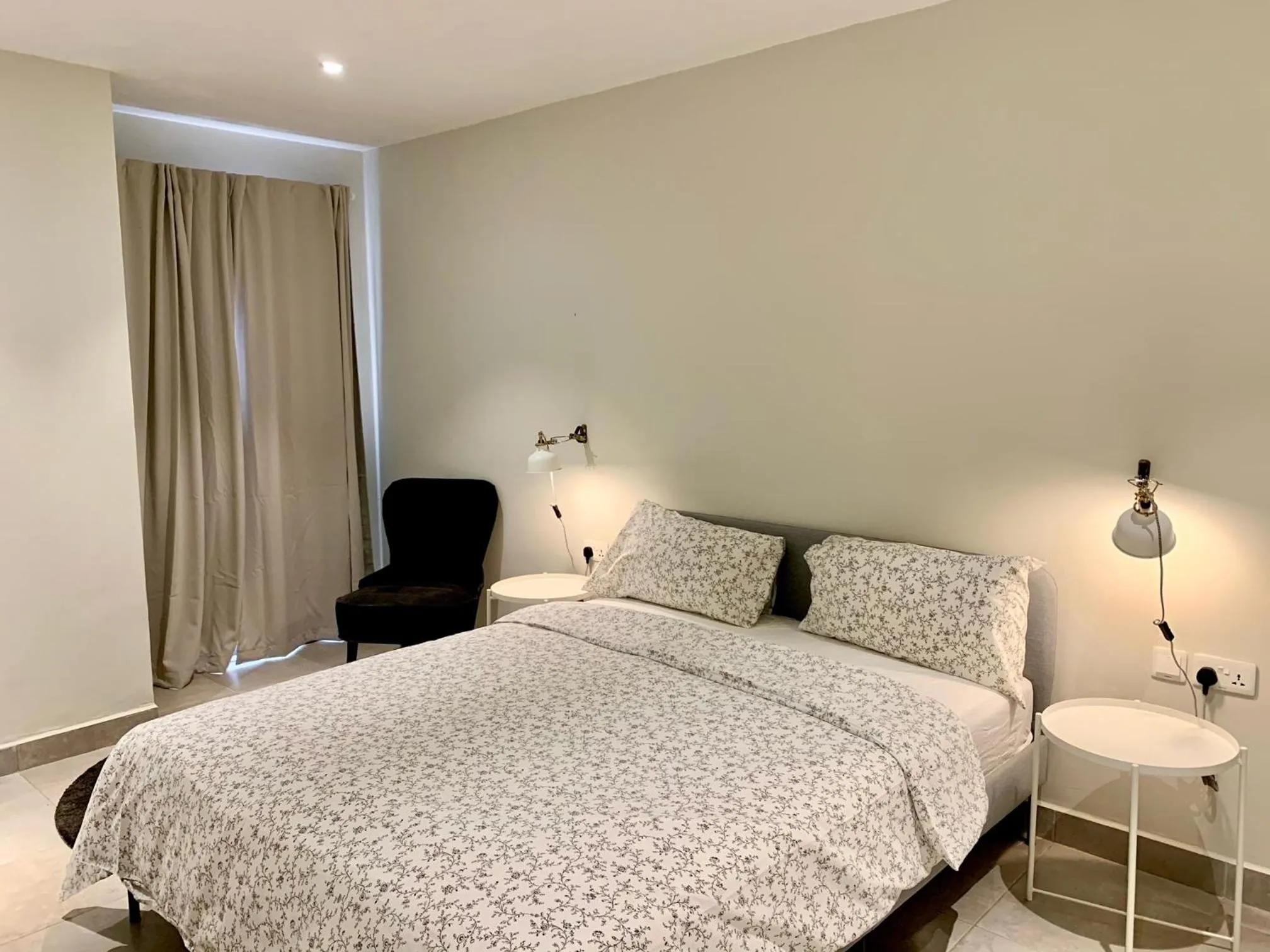 Bedroom, Bed in Forest View Apartments