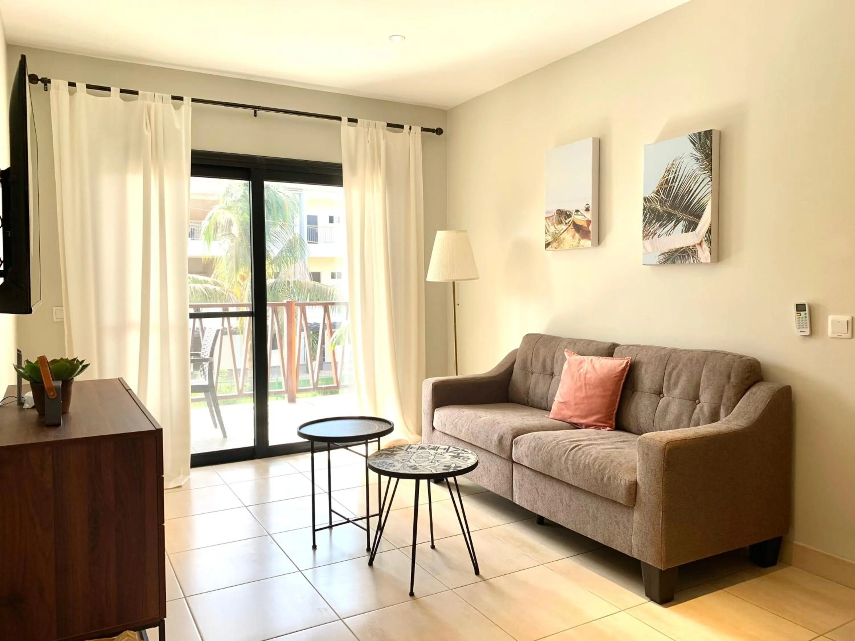 Living room in Forest View Apartments