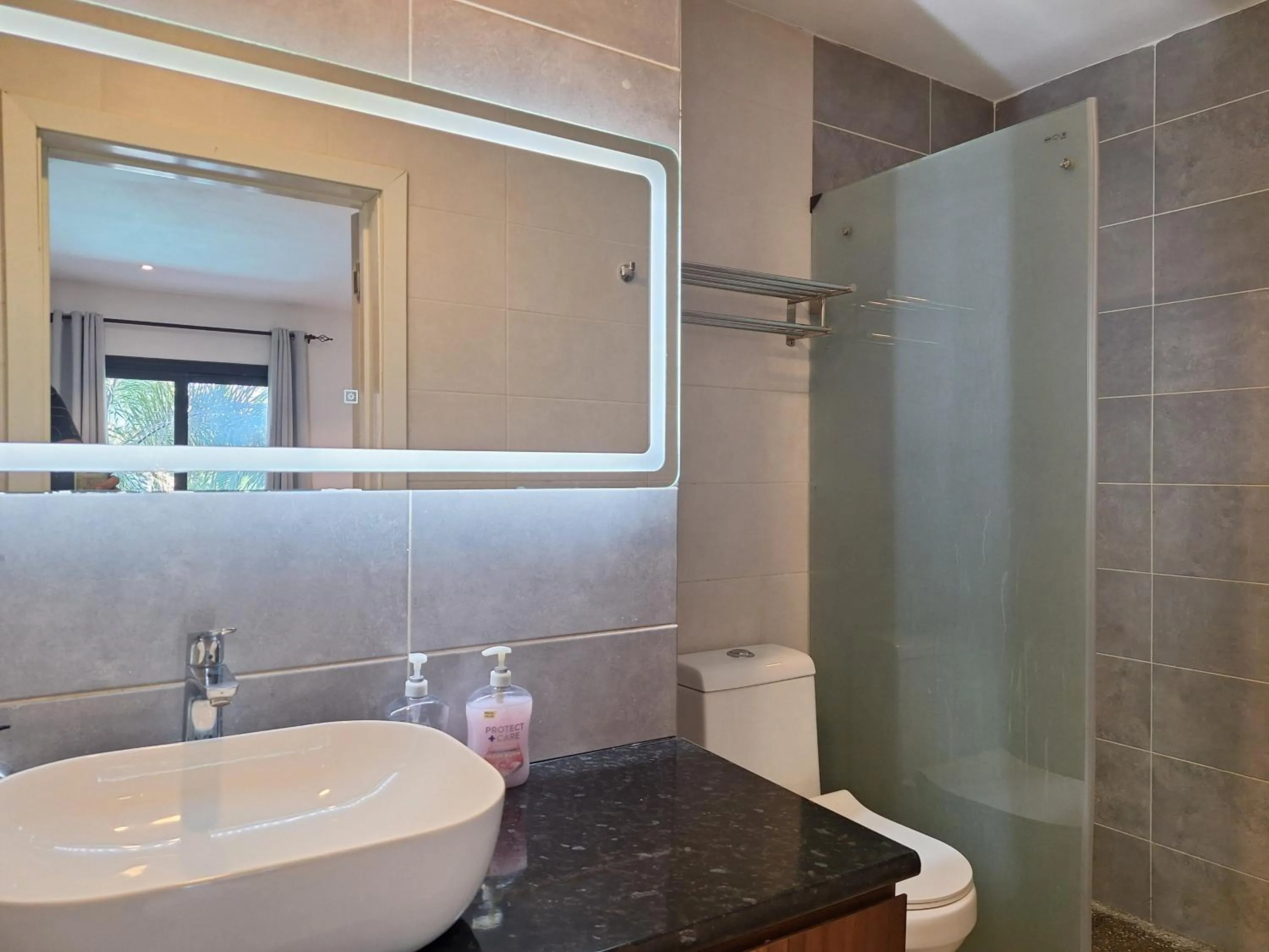 Shower in Forest View Apartments