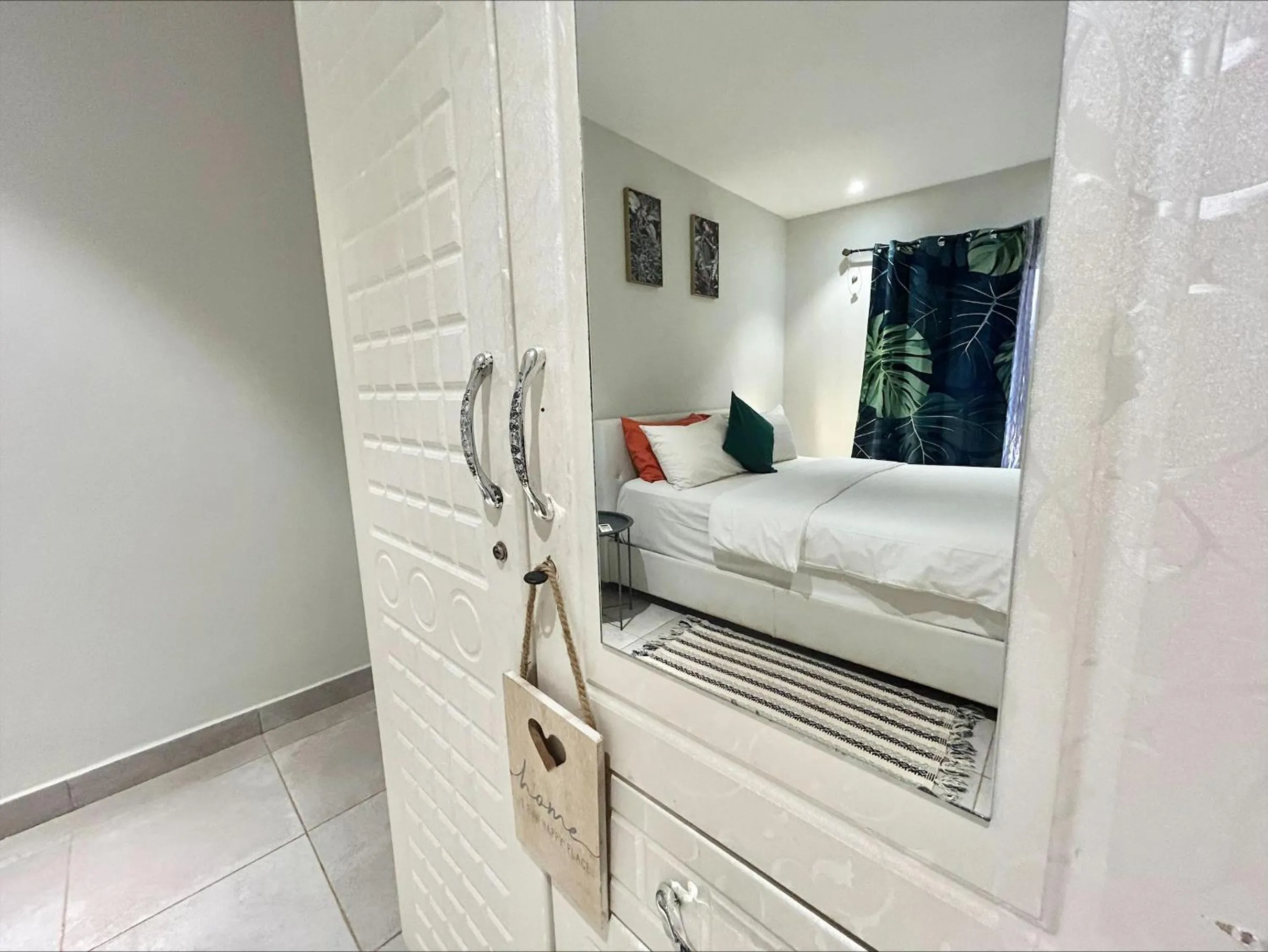 Bedroom, Bed in Forest View Apartments