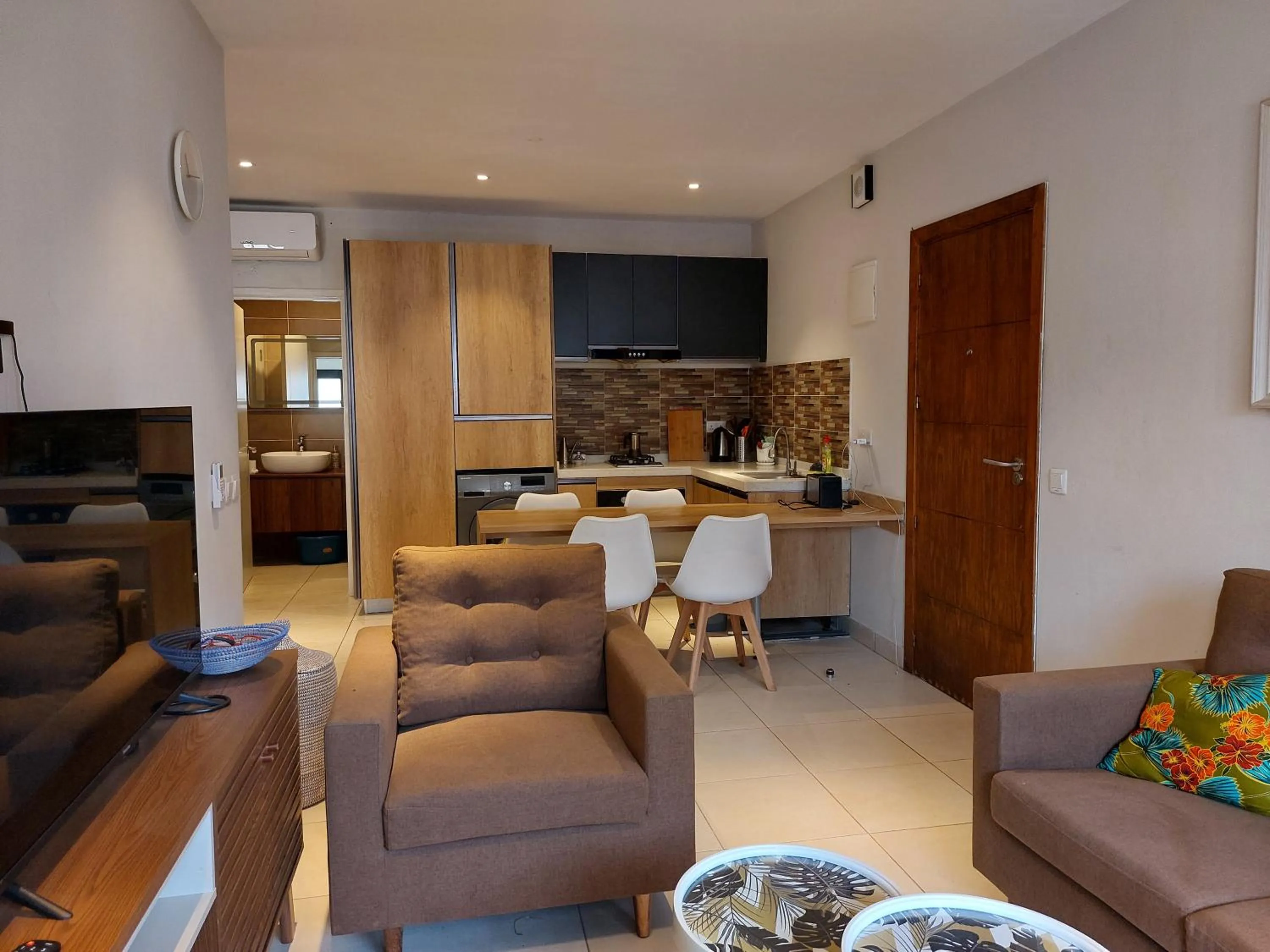 TV and multimedia in Forest View Apartments