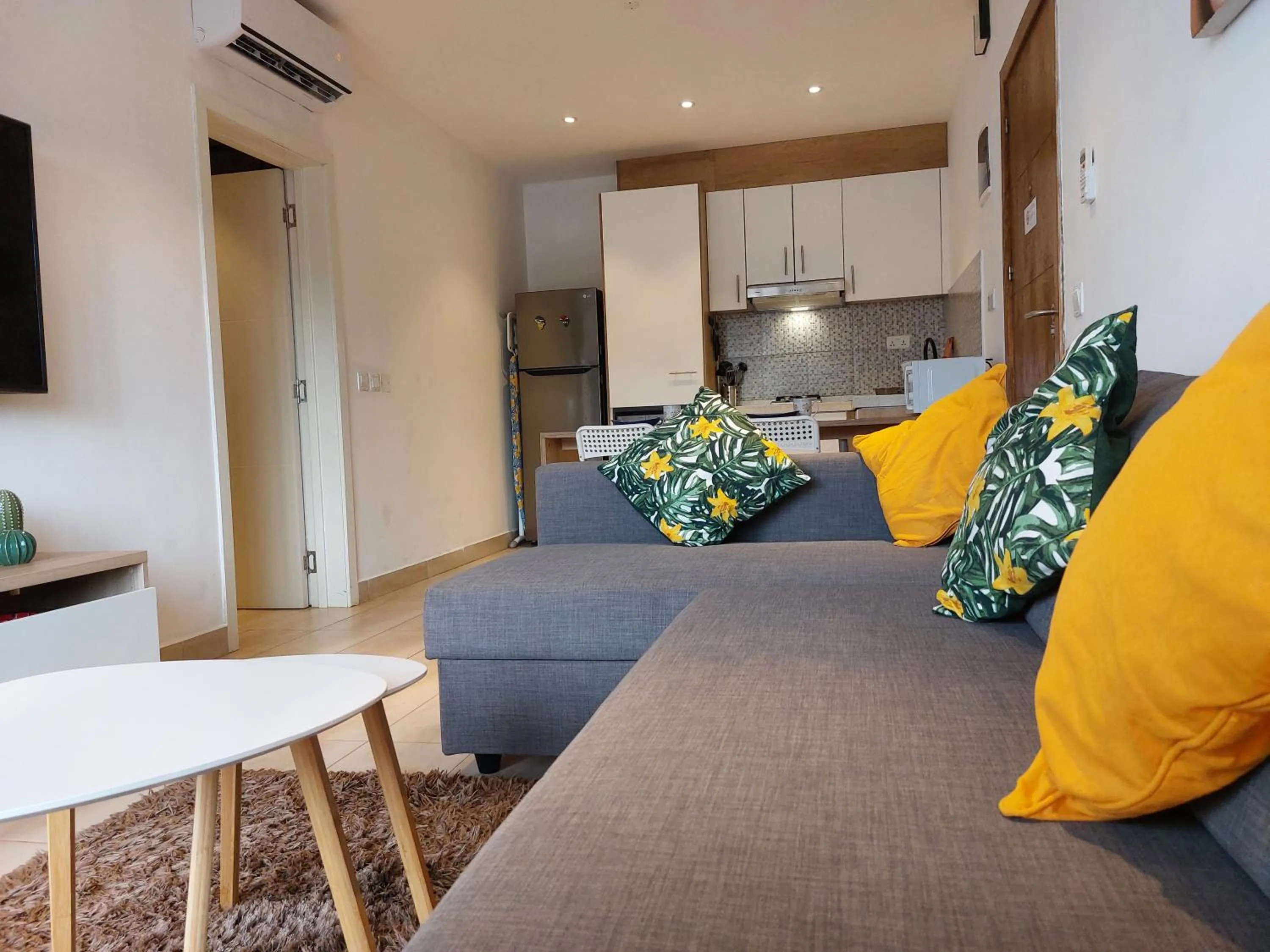 Living room in Forest View Apartments
