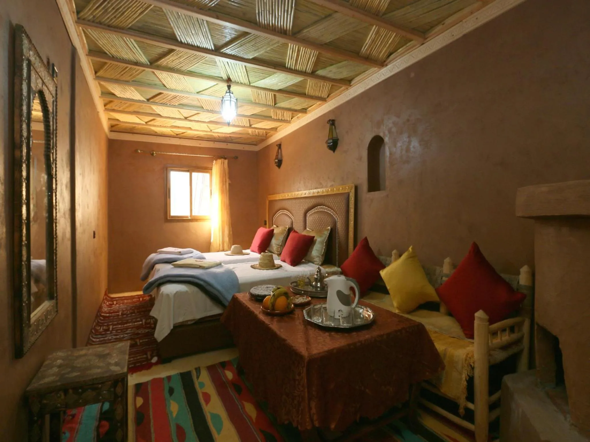 Photo of the whole room, Bed in RiadAtlasChateau