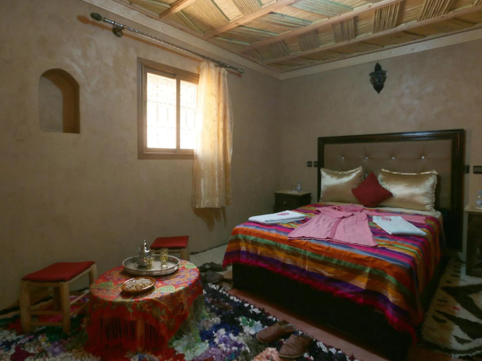 Photo of the whole room, Bed in RiadAtlasChateau