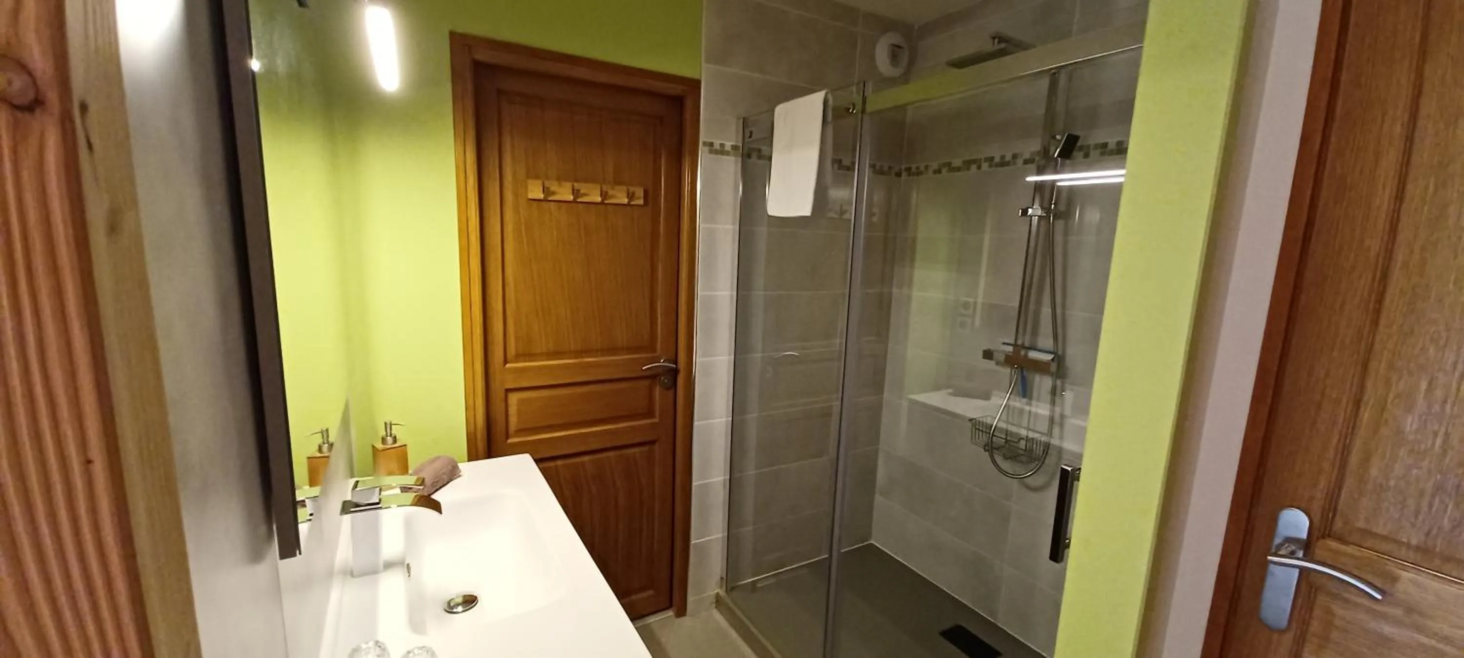 Bathroom in Au Petit Pressoir