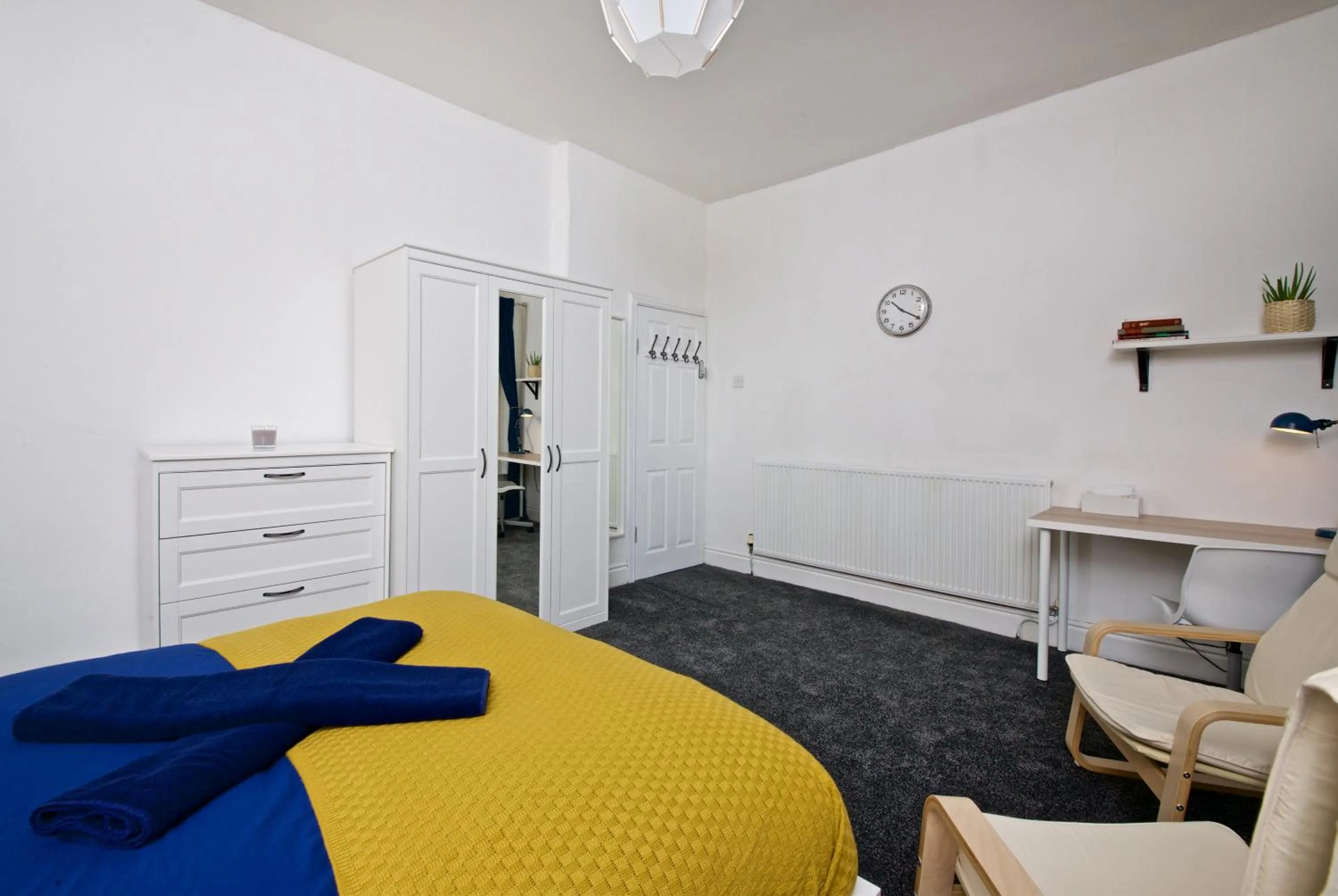 Bedroom, Bed in Liverpool City Stays - Economy Room Close to city centre GG