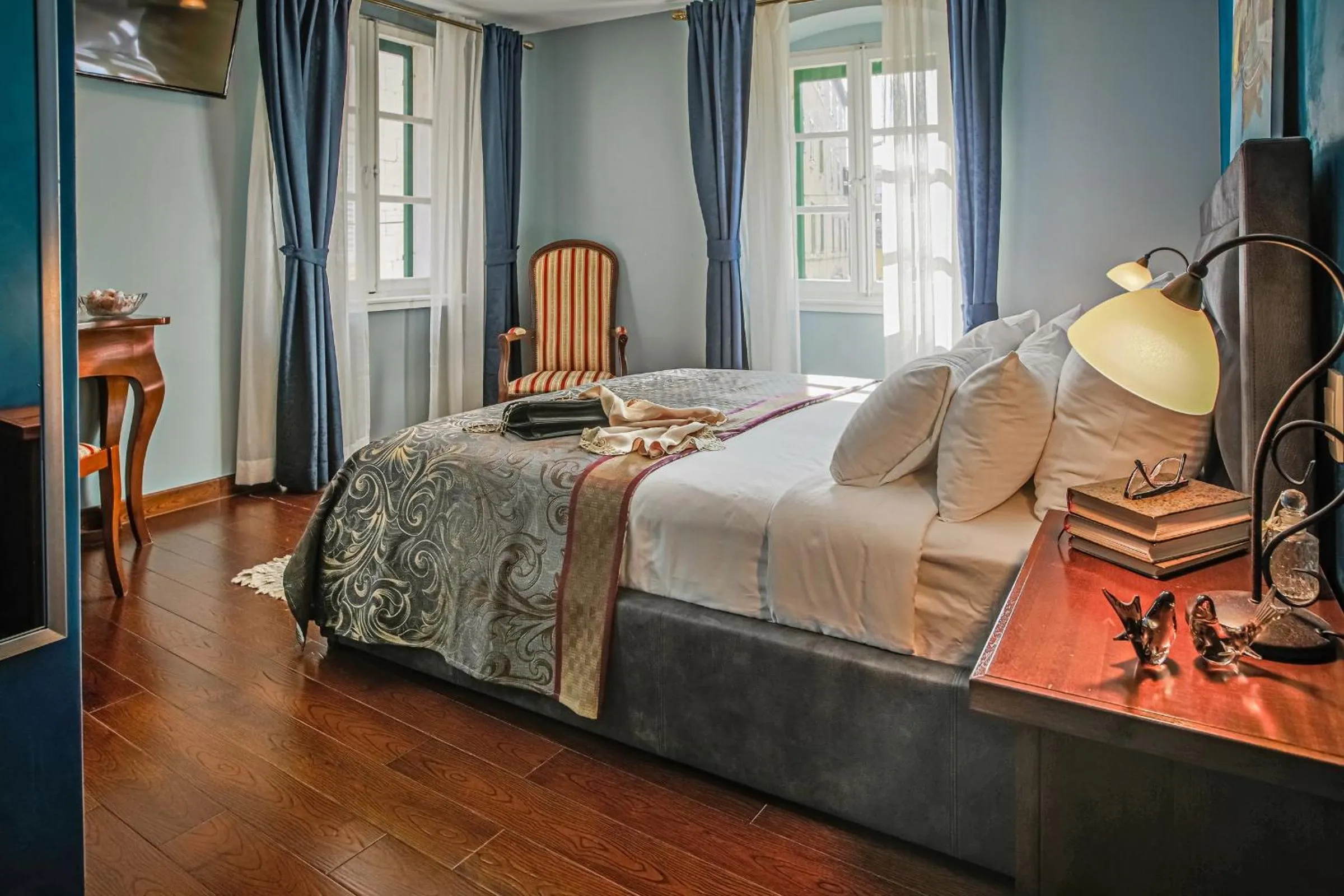 Bedroom, Bed in Theatre luxury rooms