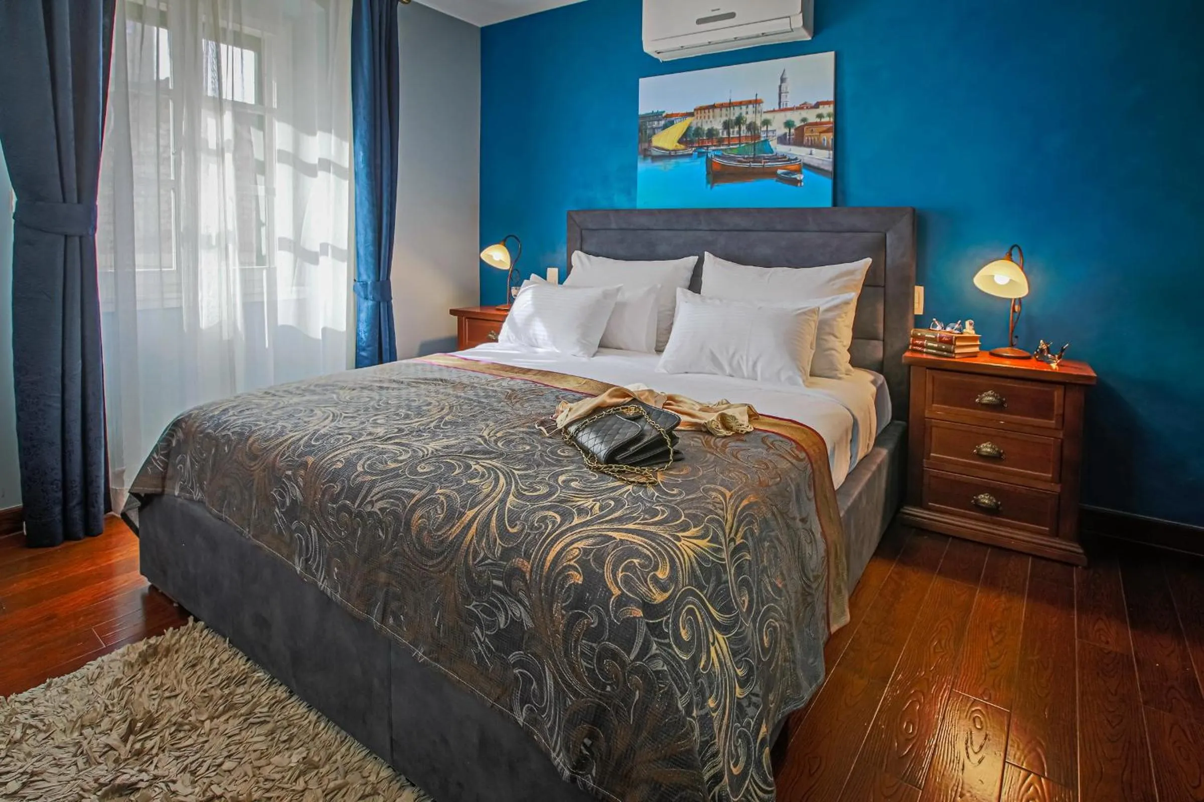 Bed in Theatre luxury rooms