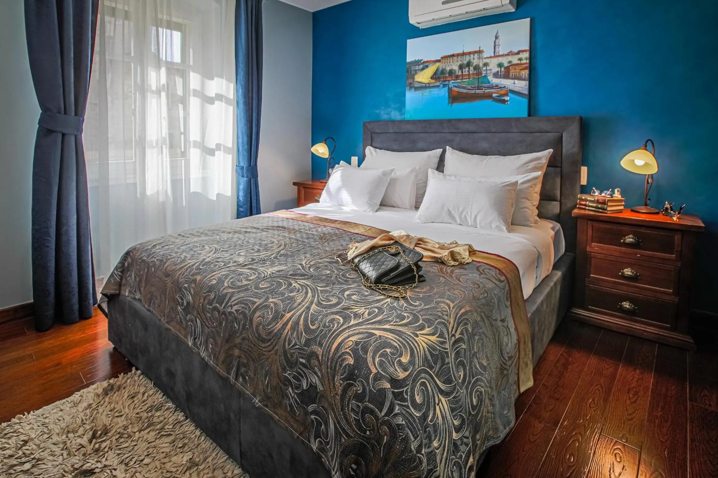 Bed in Theatre luxury rooms