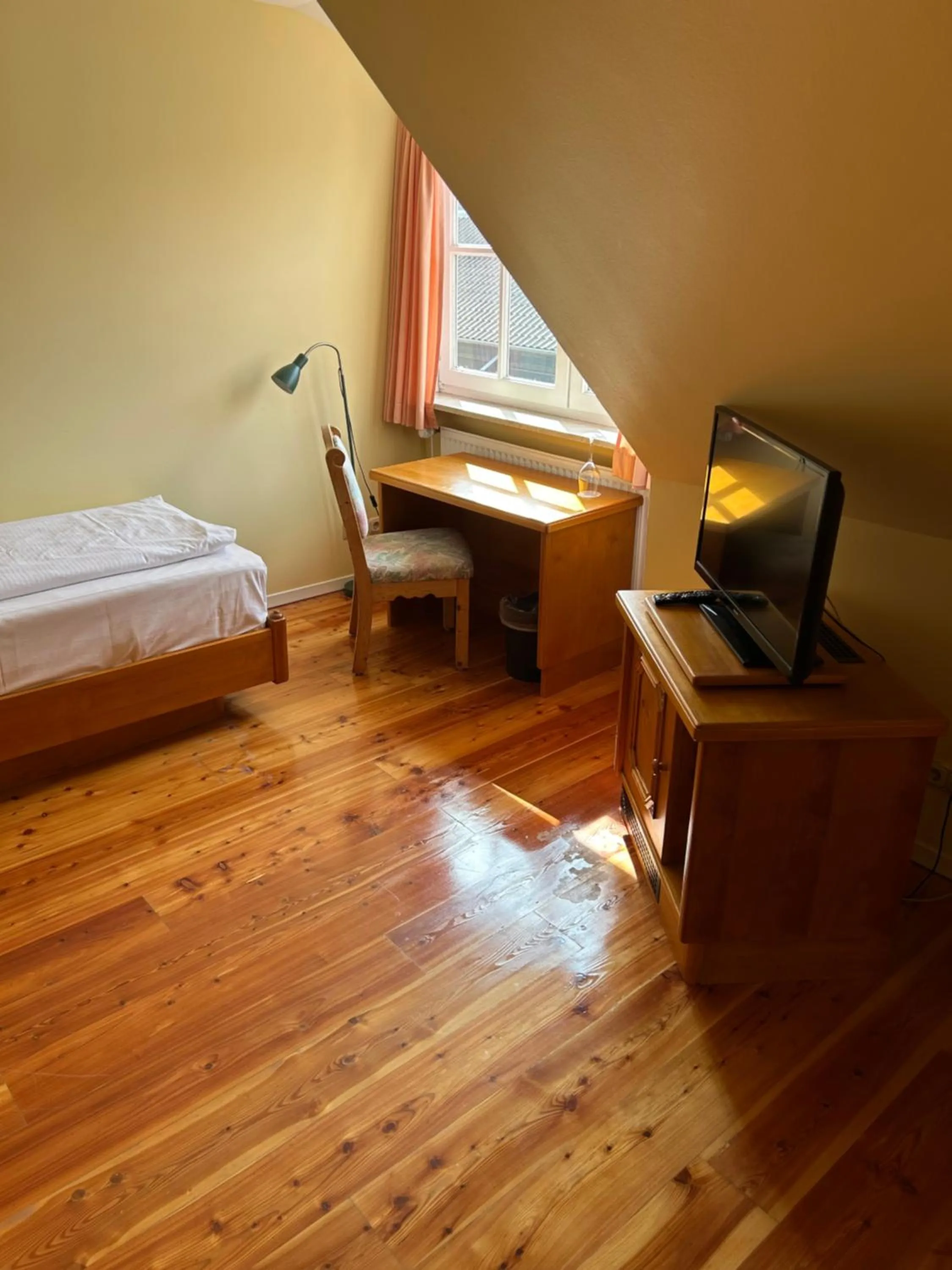 Photo of the whole room, Bed in Heide Hotel Reinstorf