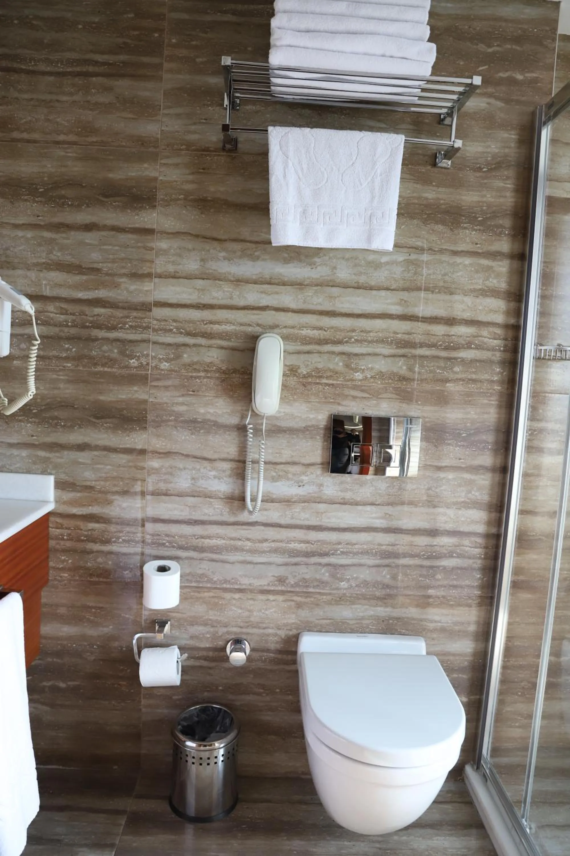 Toilet in Hurry Inn Merter Istanbul