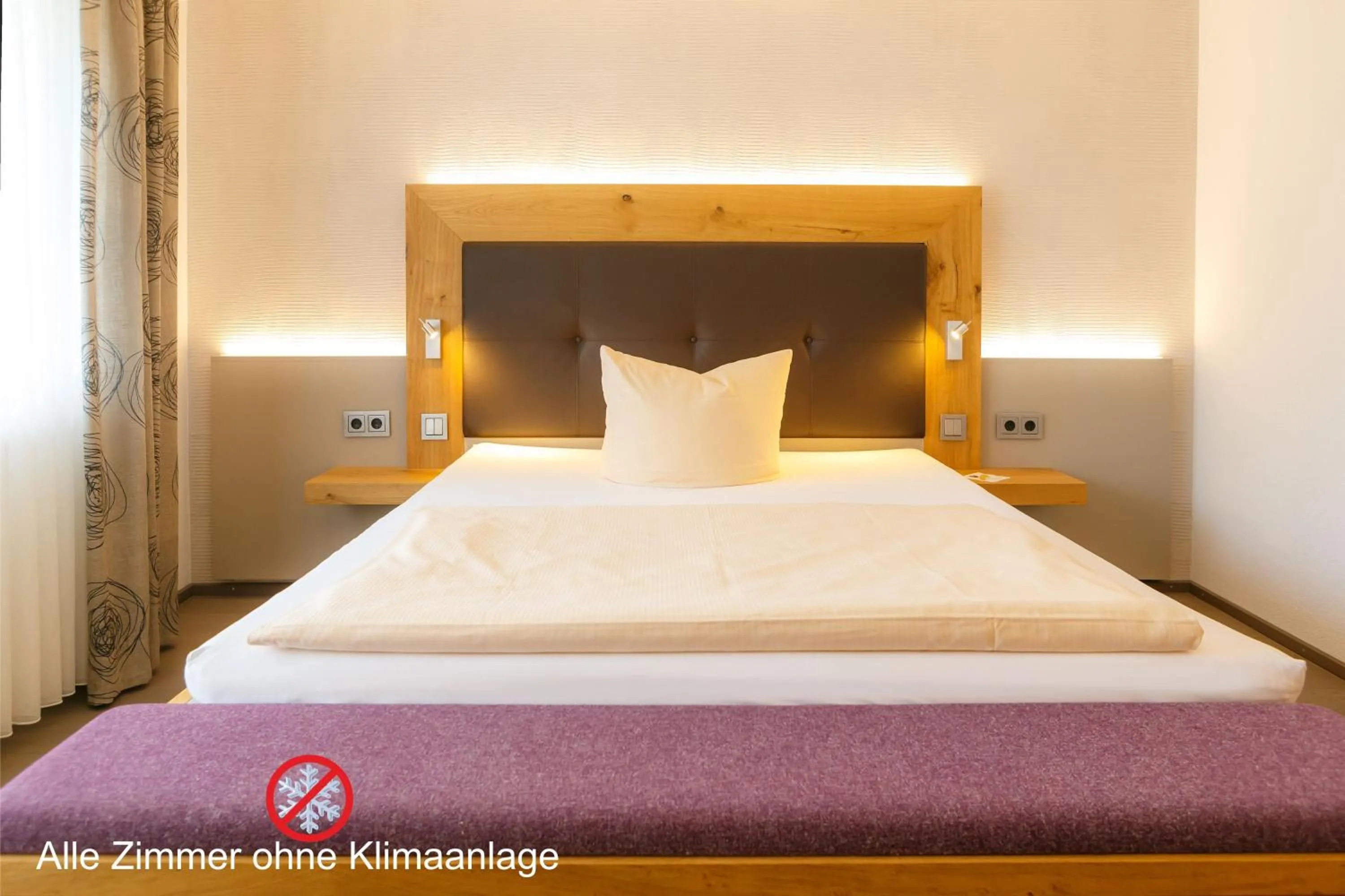 Photo of the whole room, Bed in Hotel-Restaurant Bierhäusle