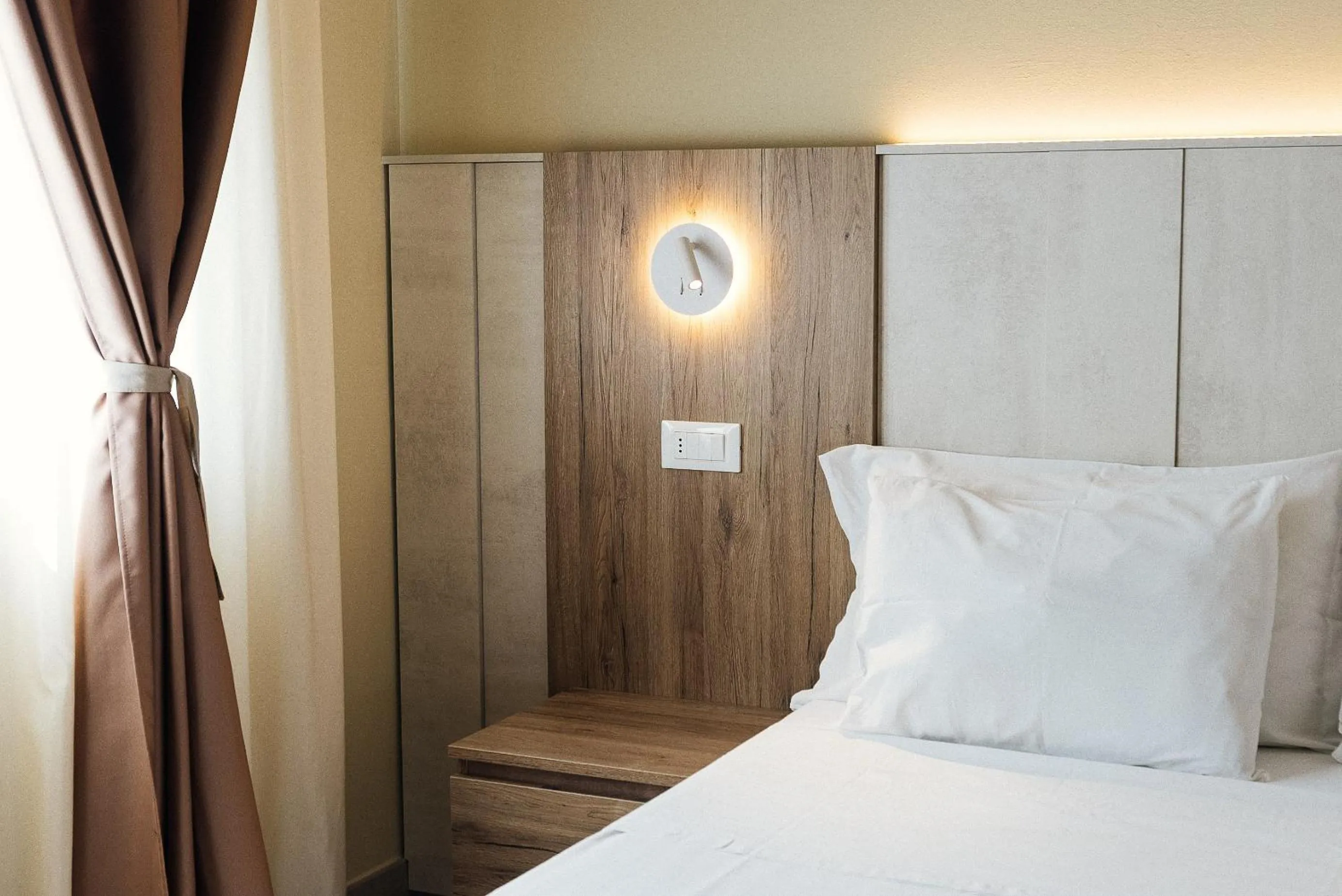 View (from property/room), Bed in Hotel Estense