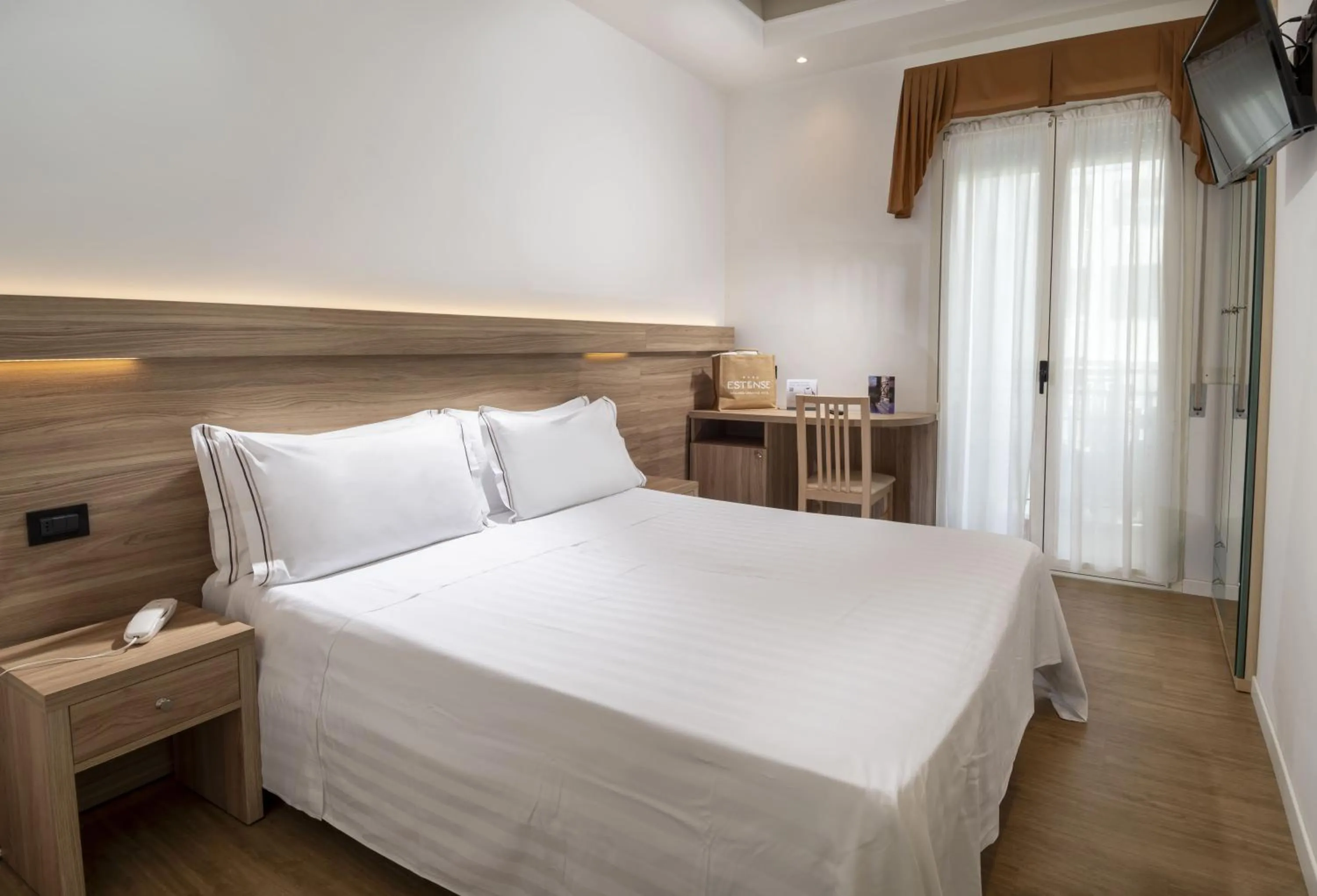 Bedroom, Bed in Hotel Estense