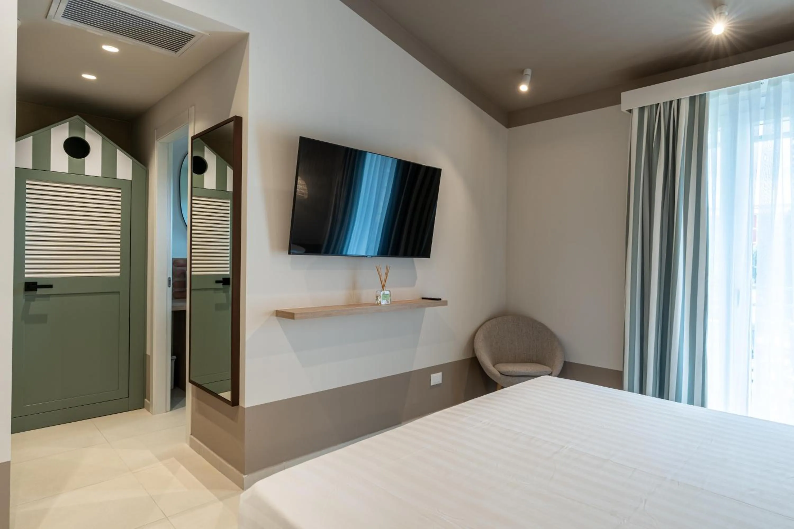 View (from property/room), Bed in Hotel Estense