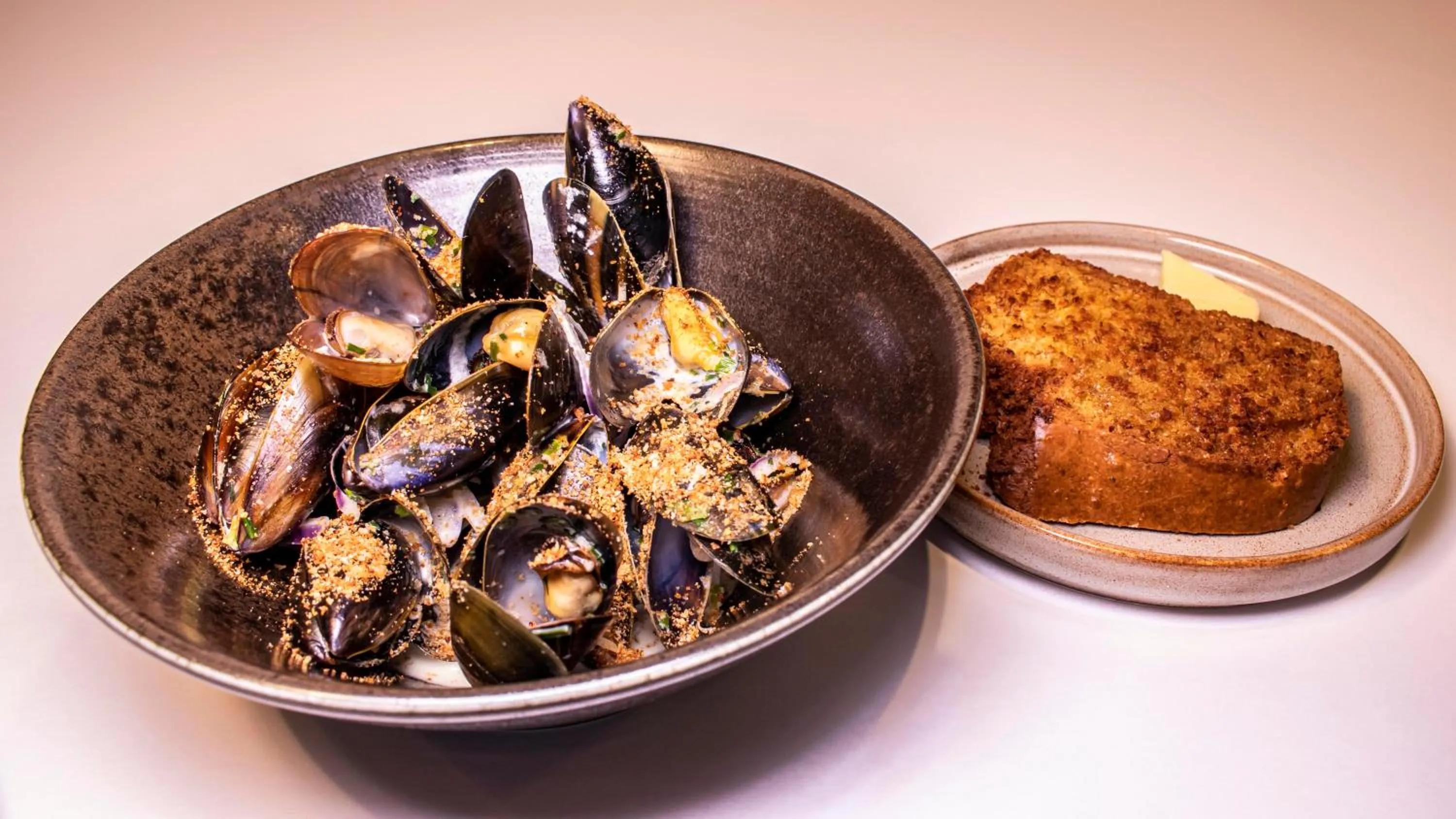 Restaurant/places to eat in Hillyard House Hotel