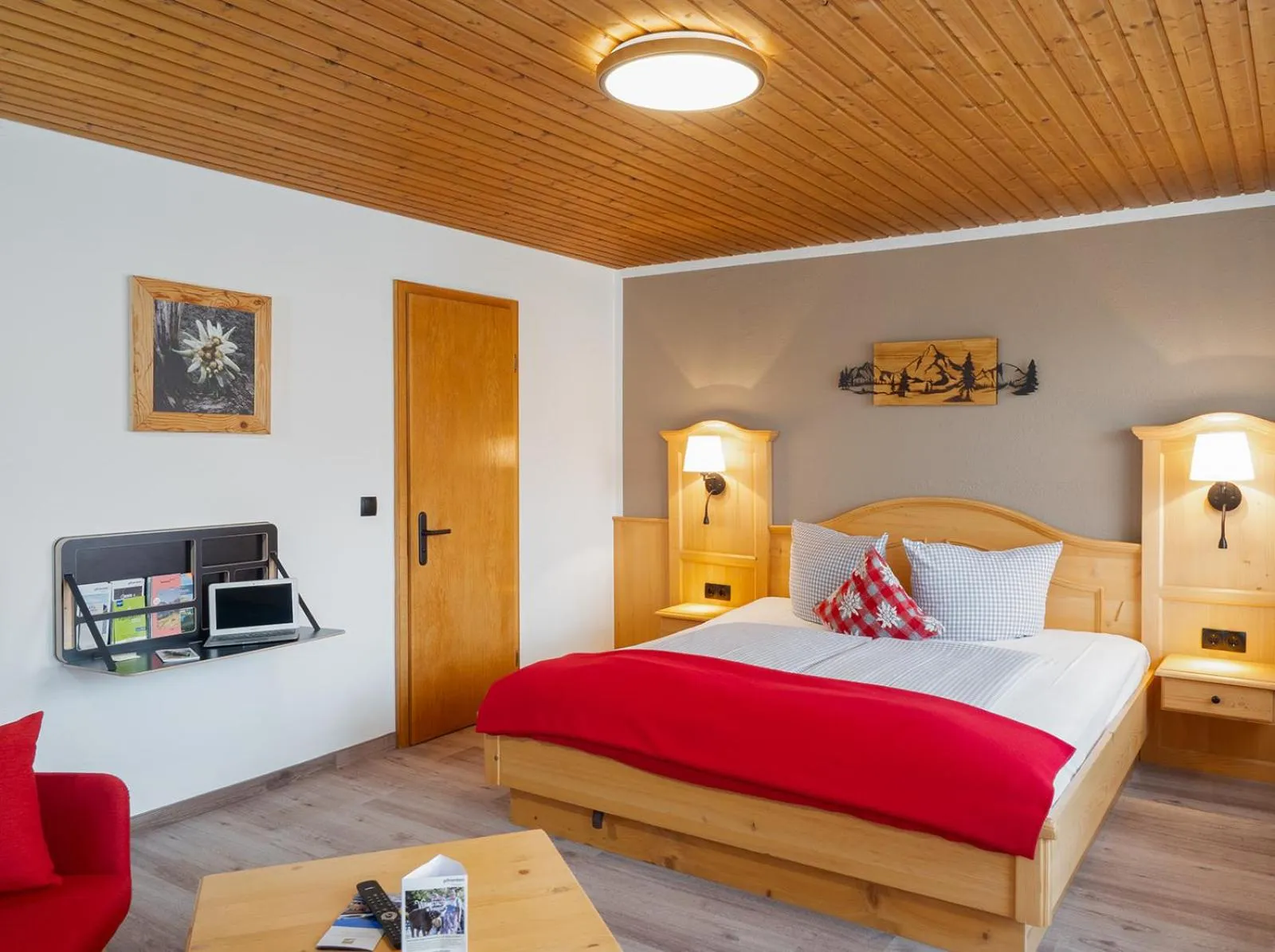 Photo of the whole room, Bed in Hotel-Garni Kalkbrennerhof