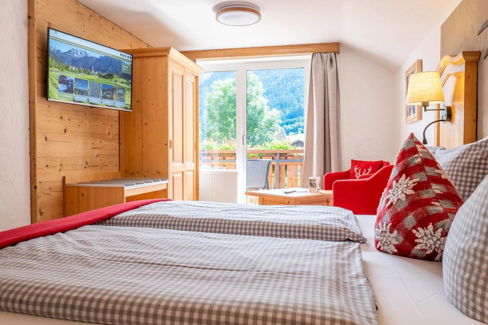 Photo of the whole room, Bed in Hotel-Garni Kalkbrennerhof