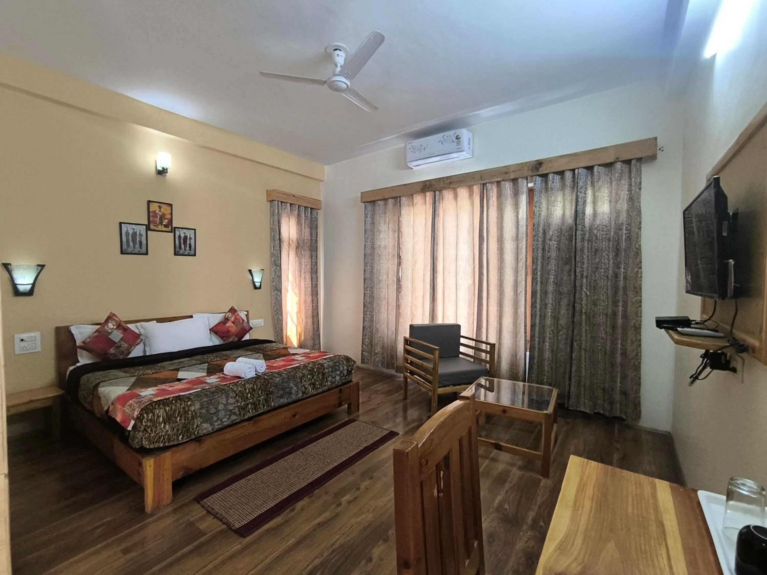 Bed in Tirthan Grand Riverside