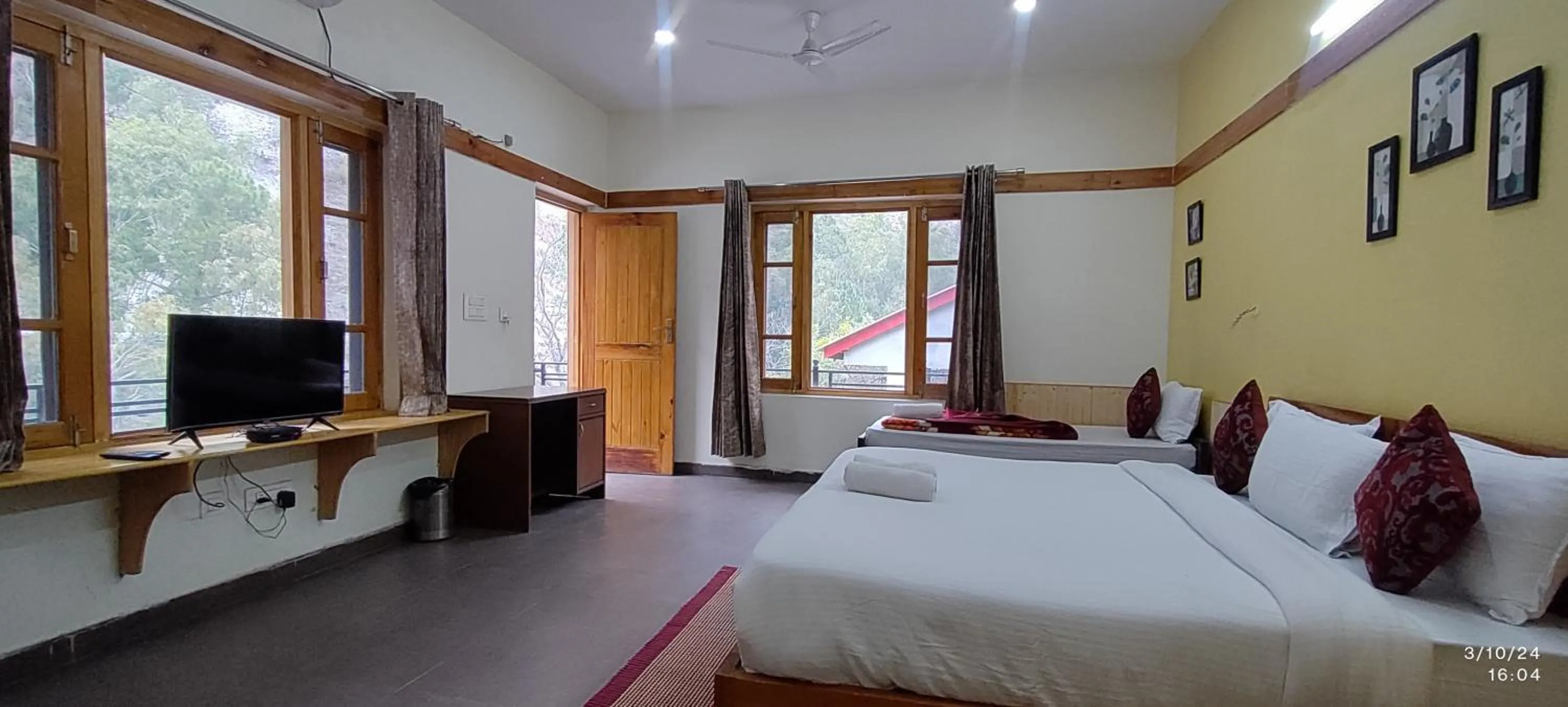 Bed in Tirthan Grand Riverside