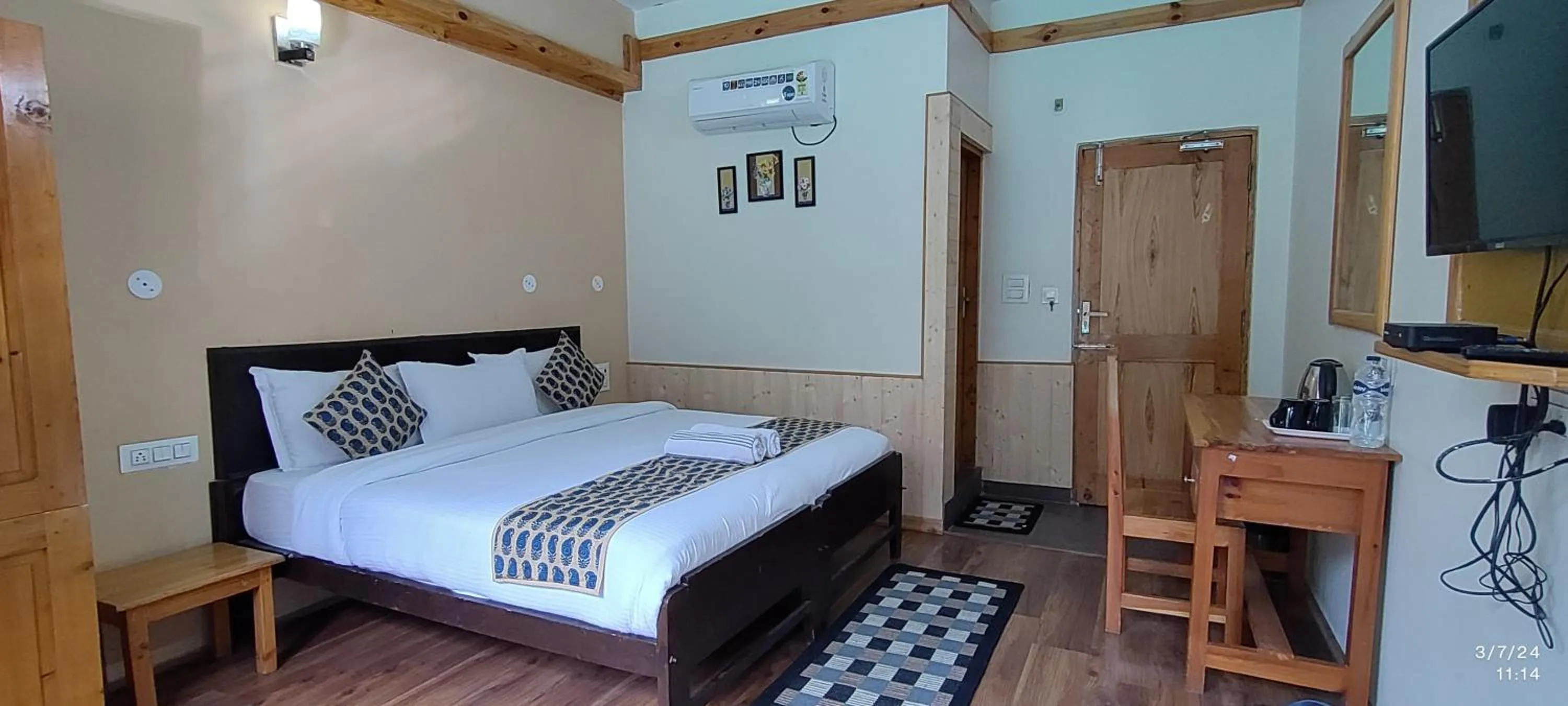 Bed in Tirthan Grand Riverside