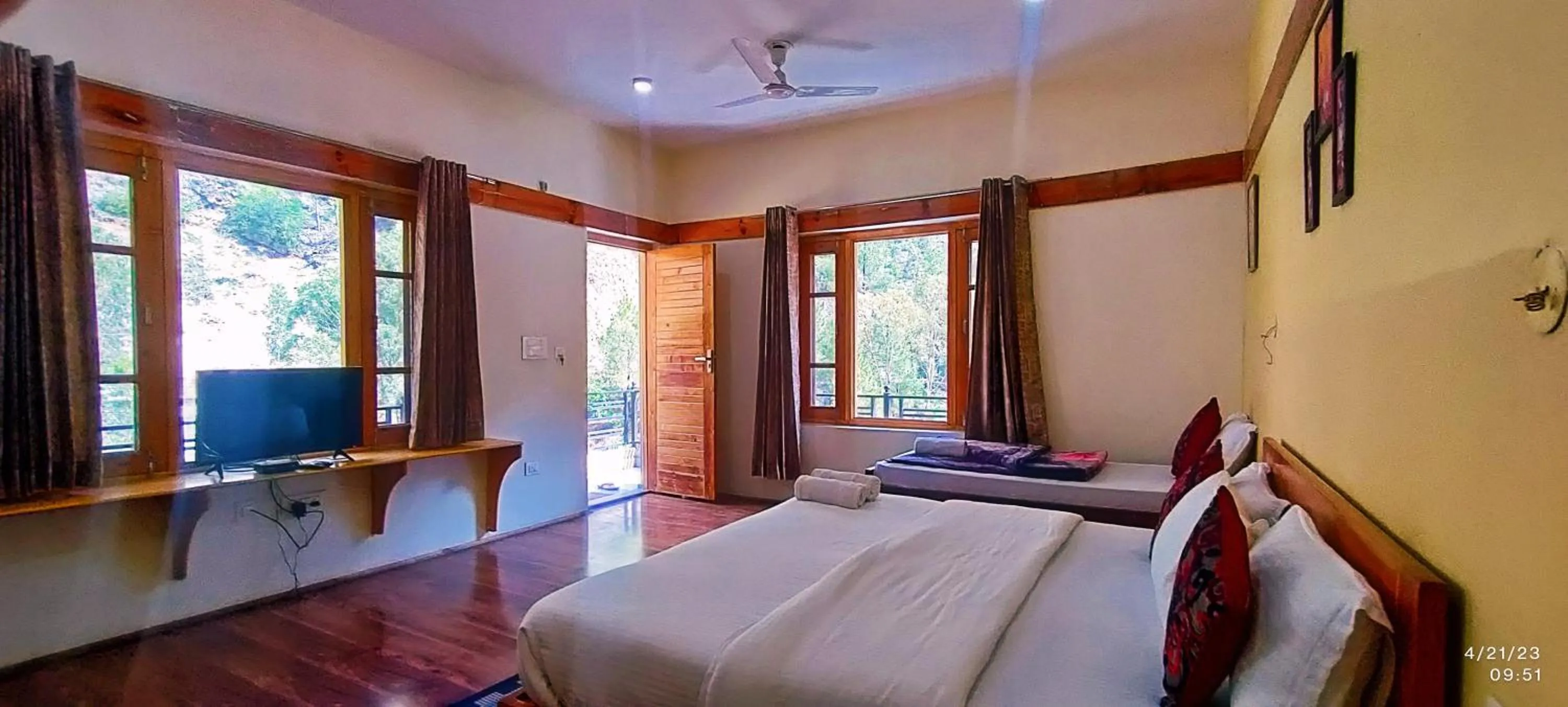 Bed in Tirthan Grand Riverside