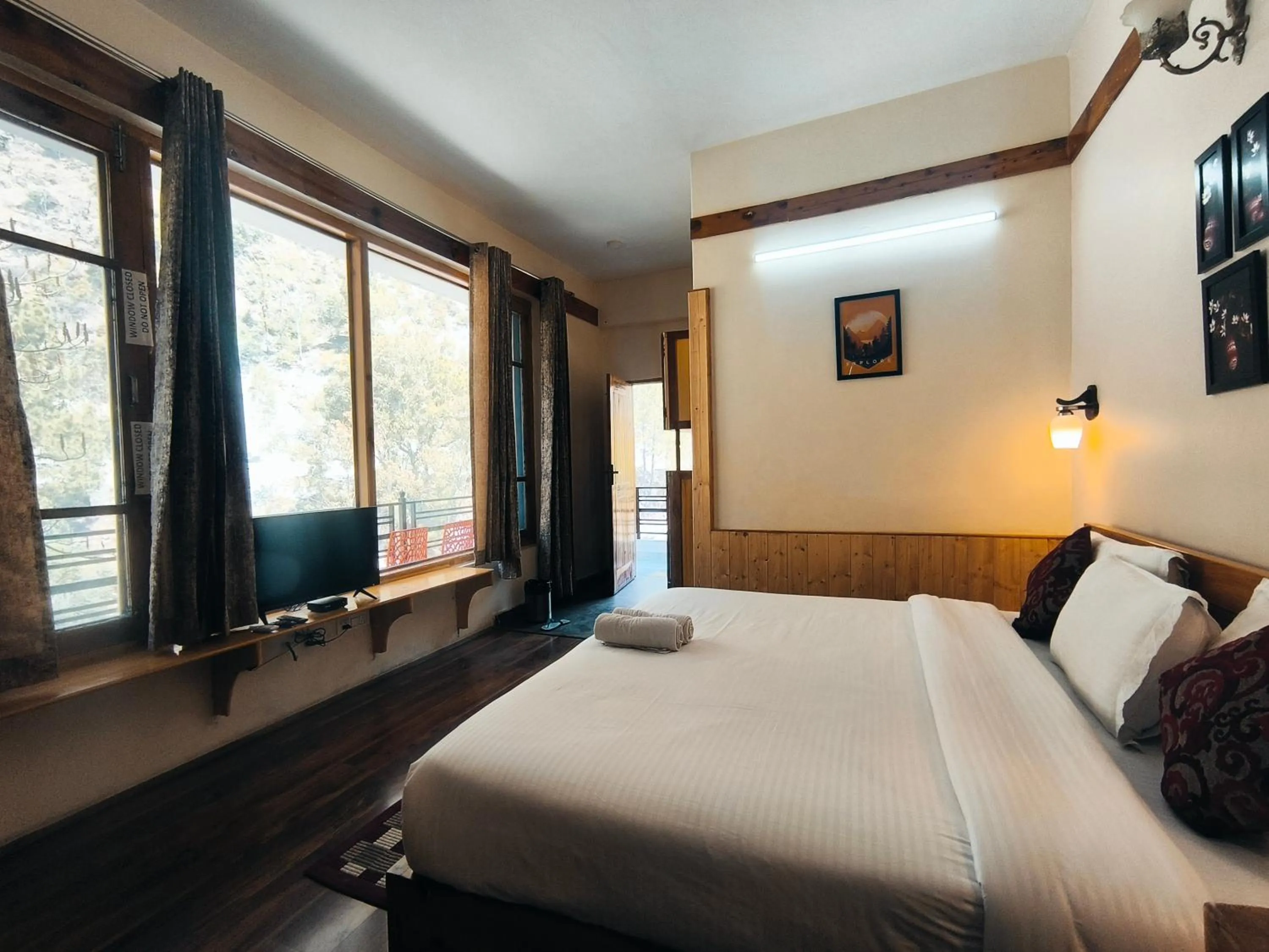 Bed in Tirthan Grand Riverside