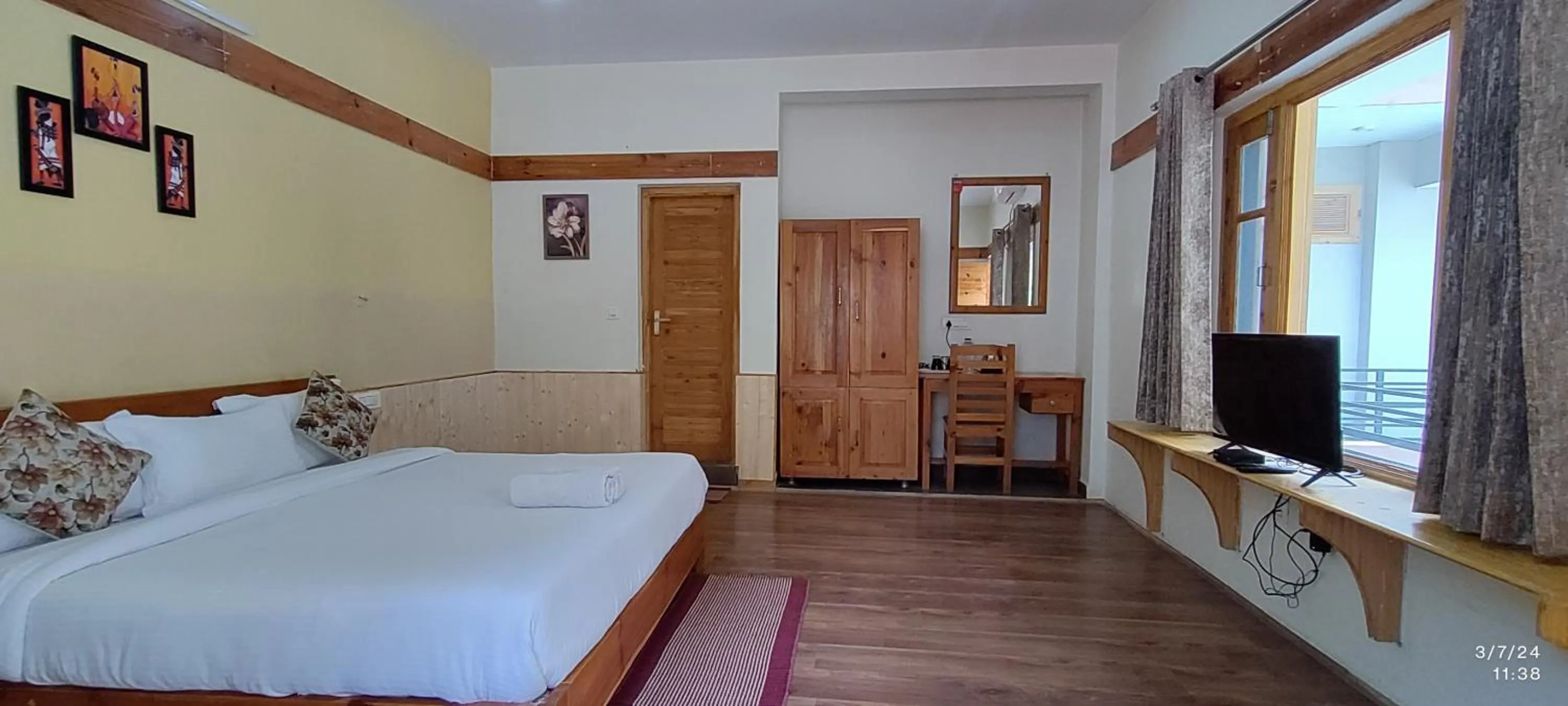 Bed in Tirthan Grand Riverside