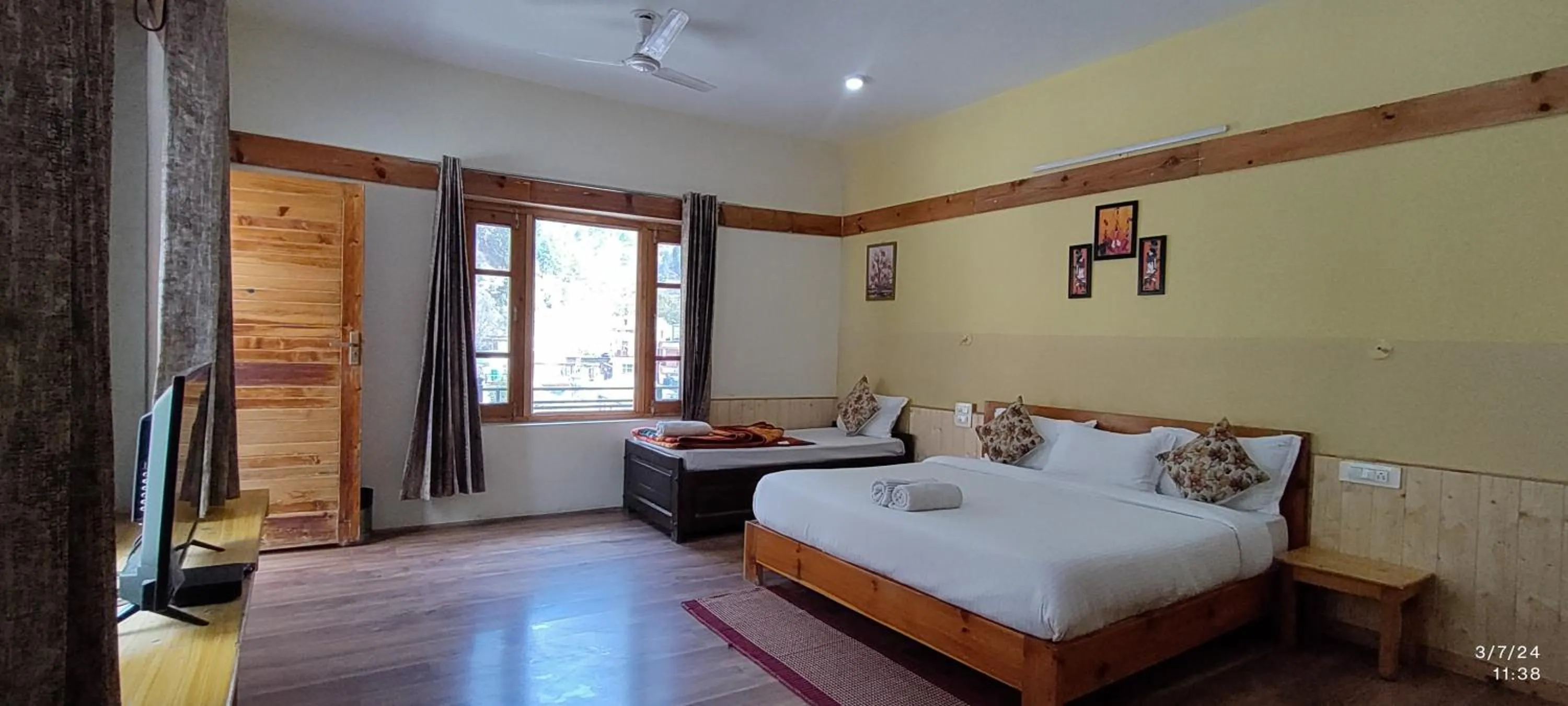 Bed in Tirthan Grand Riverside