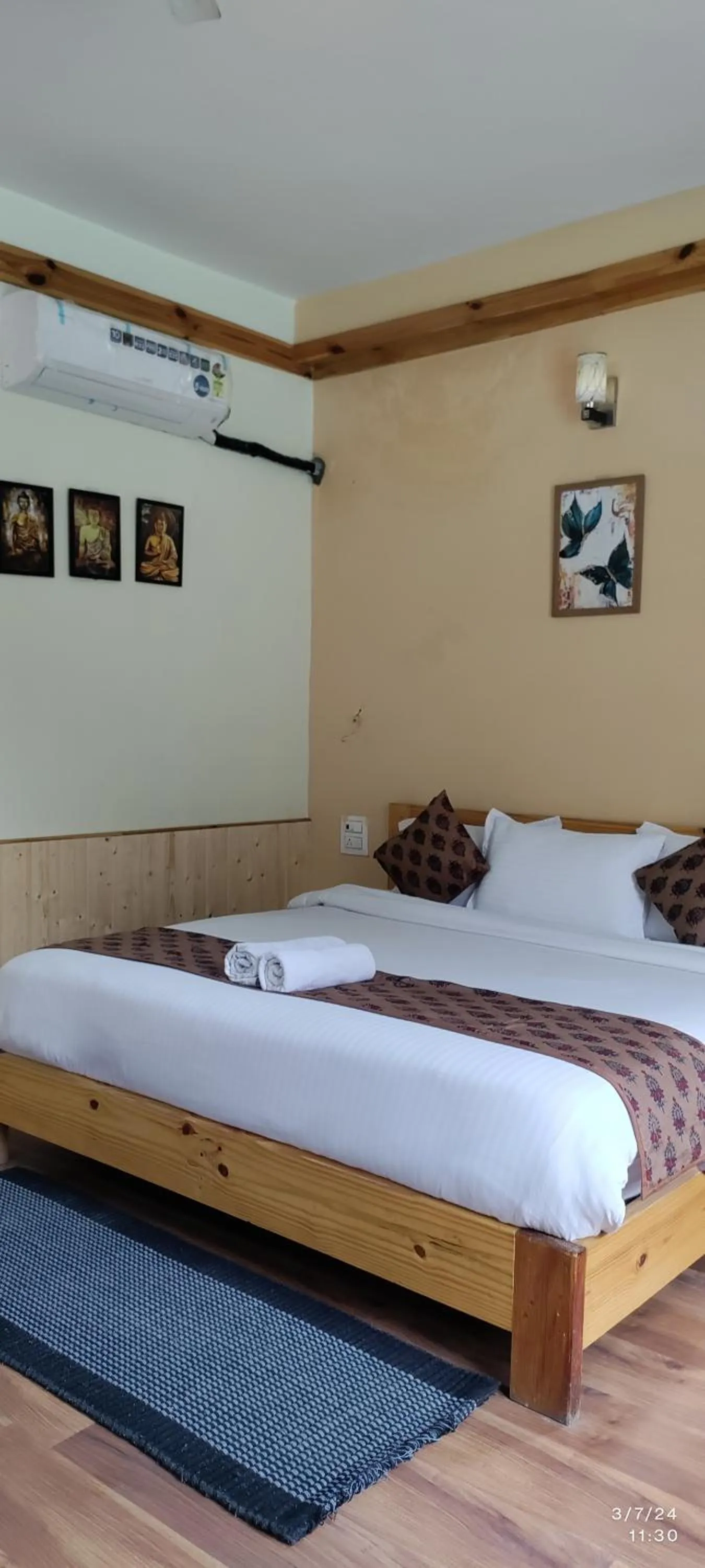 Bed in Tirthan Grand Riverside