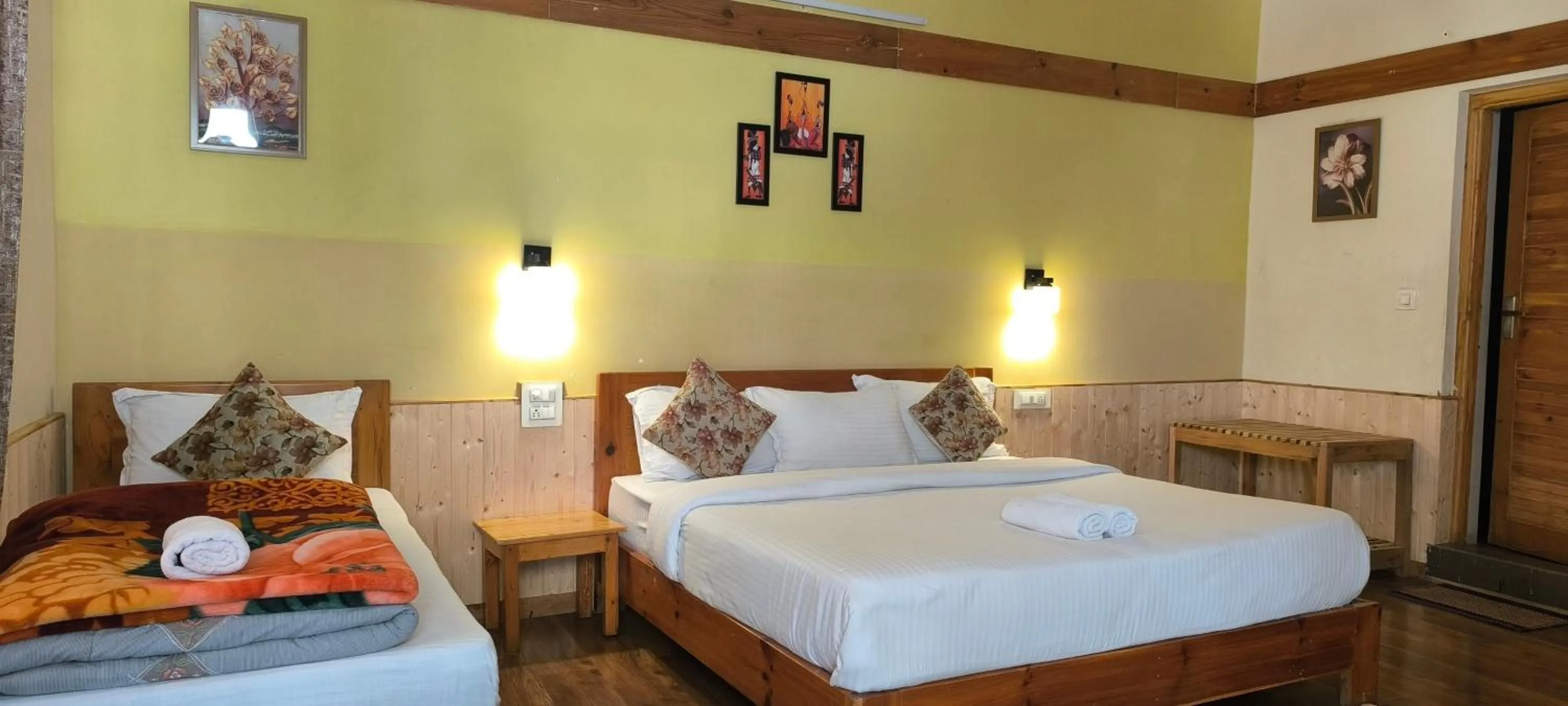 Bed in Tirthan Grand Riverside