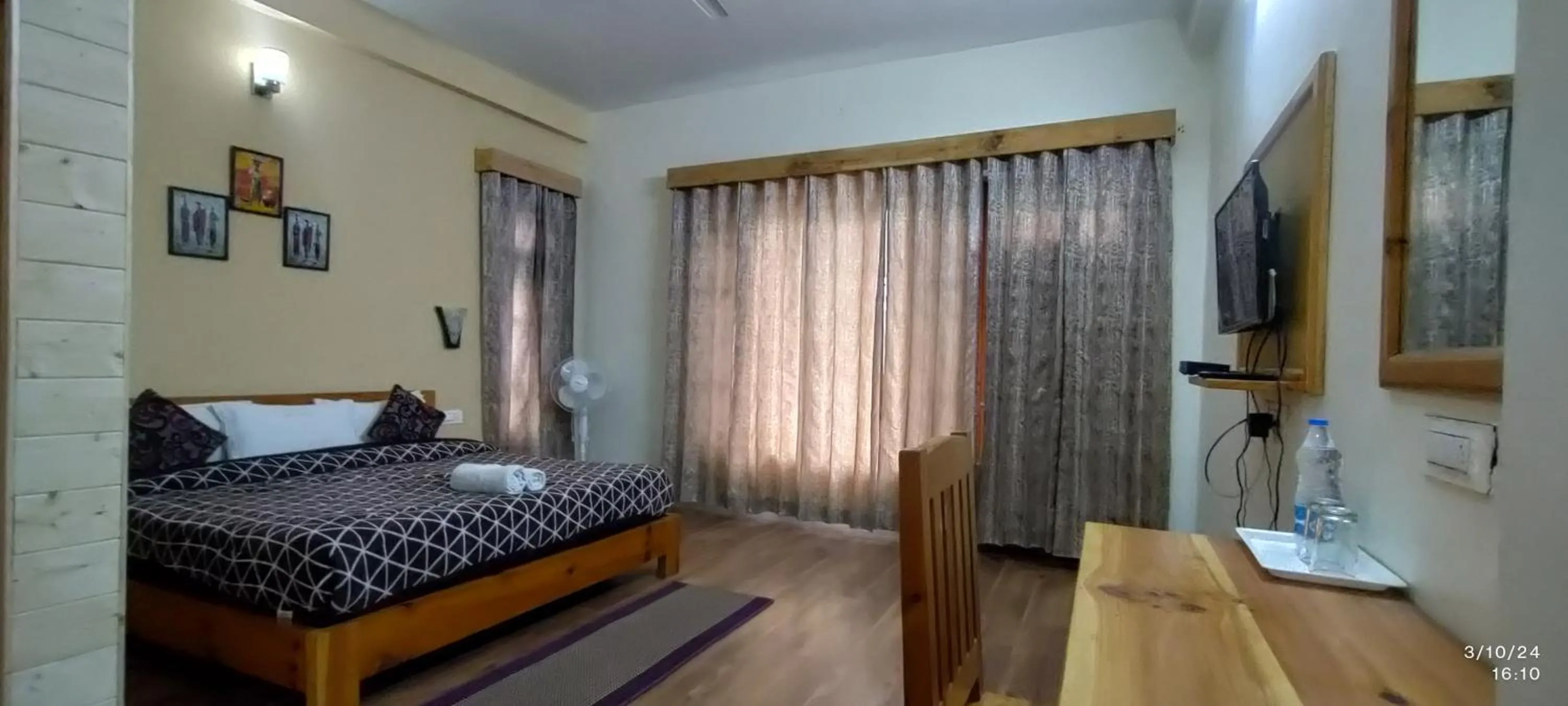 Bed in Tirthan Grand Riverside