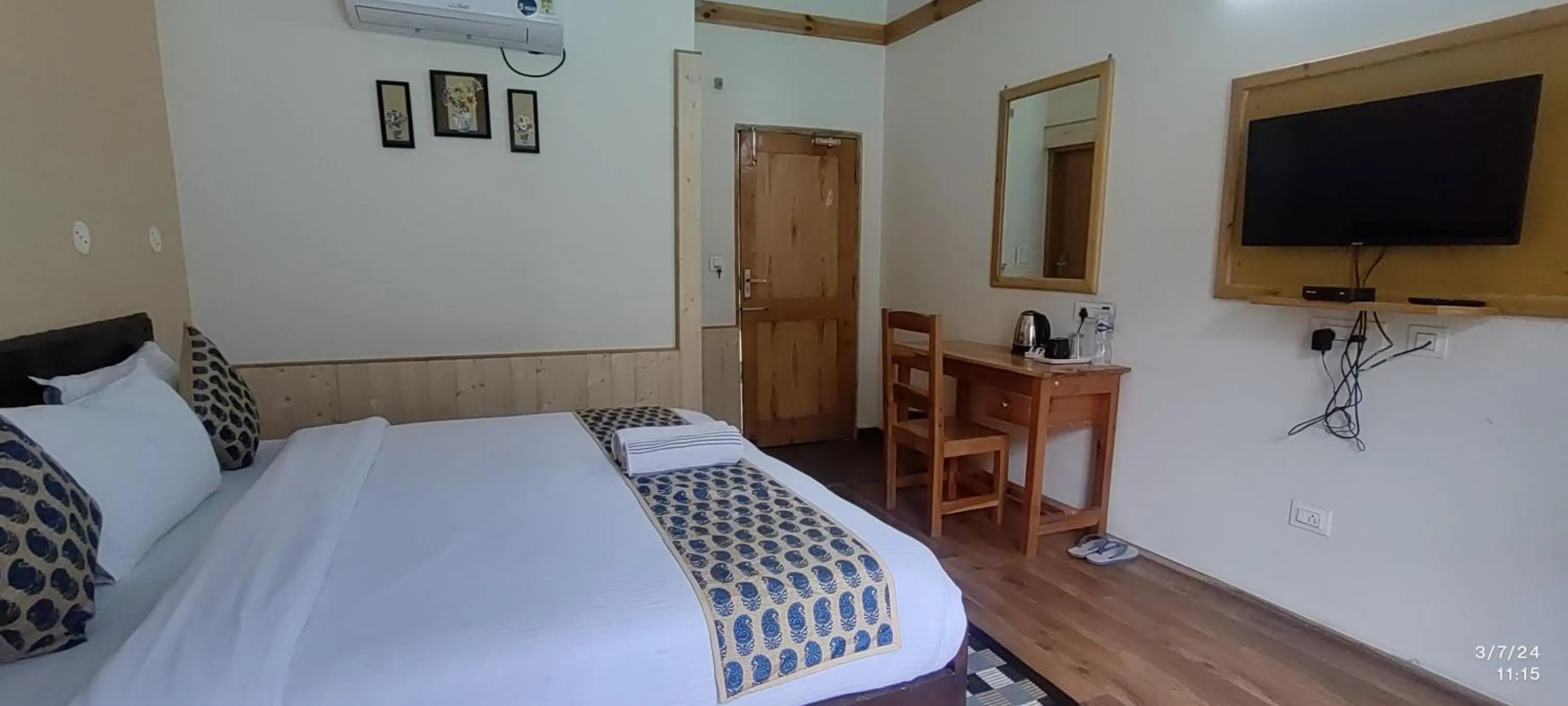 Bed in Tirthan Grand Riverside