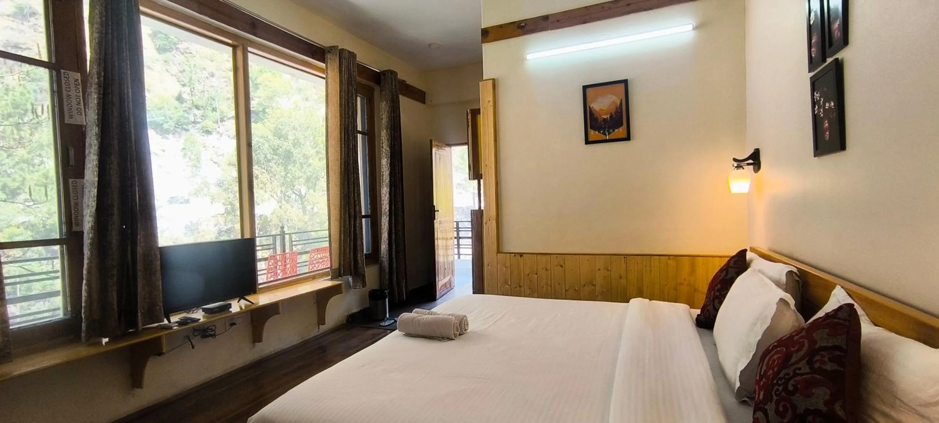 Bed in Tirthan Grand Riverside