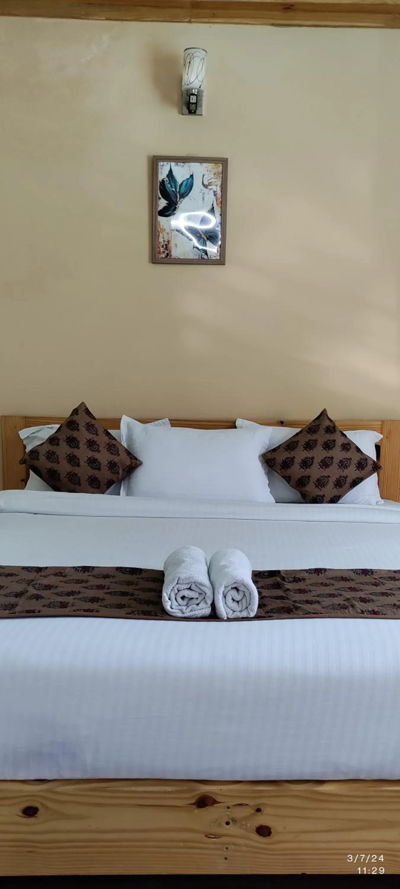 Bed in Tirthan Grand Riverside