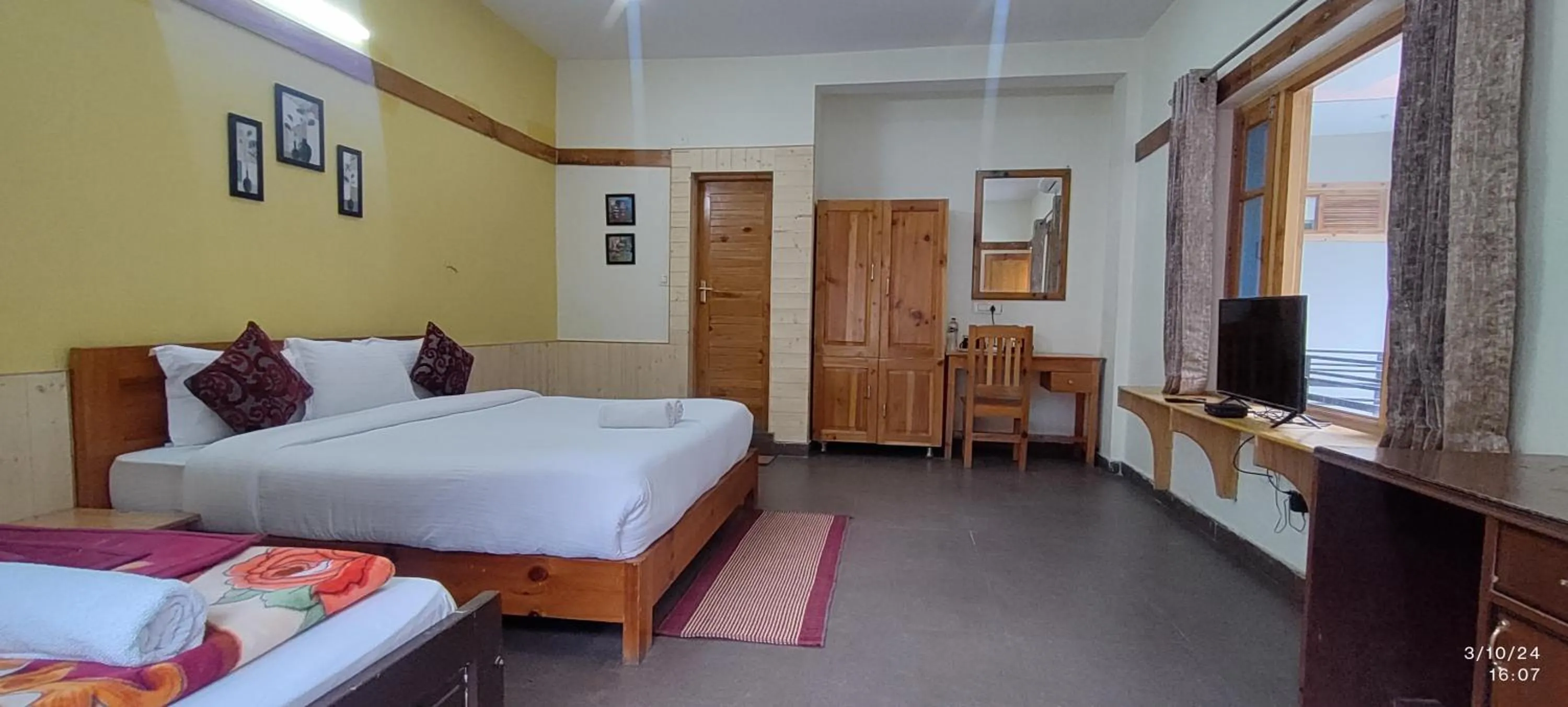 Bed in Tirthan Grand Riverside