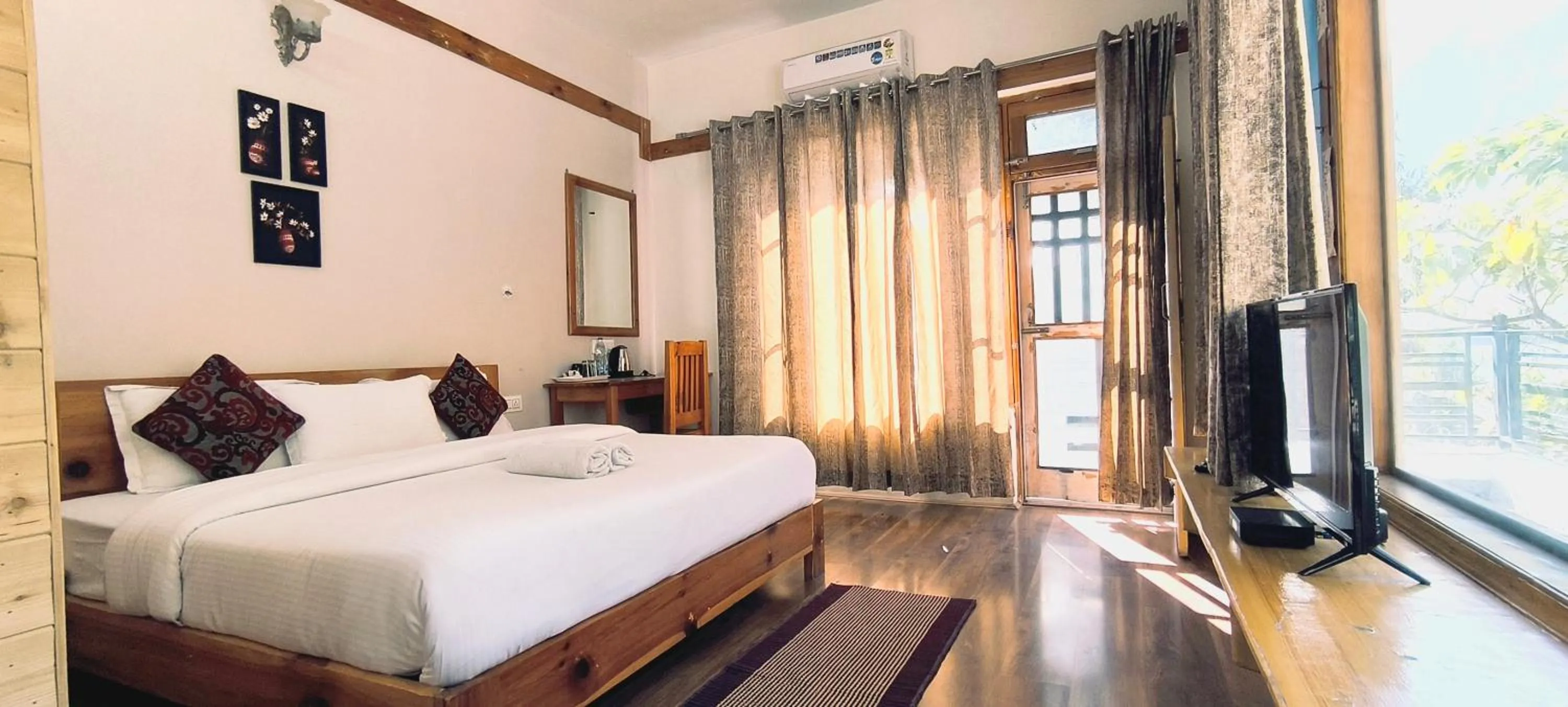 Bed in Tirthan Grand Riverside