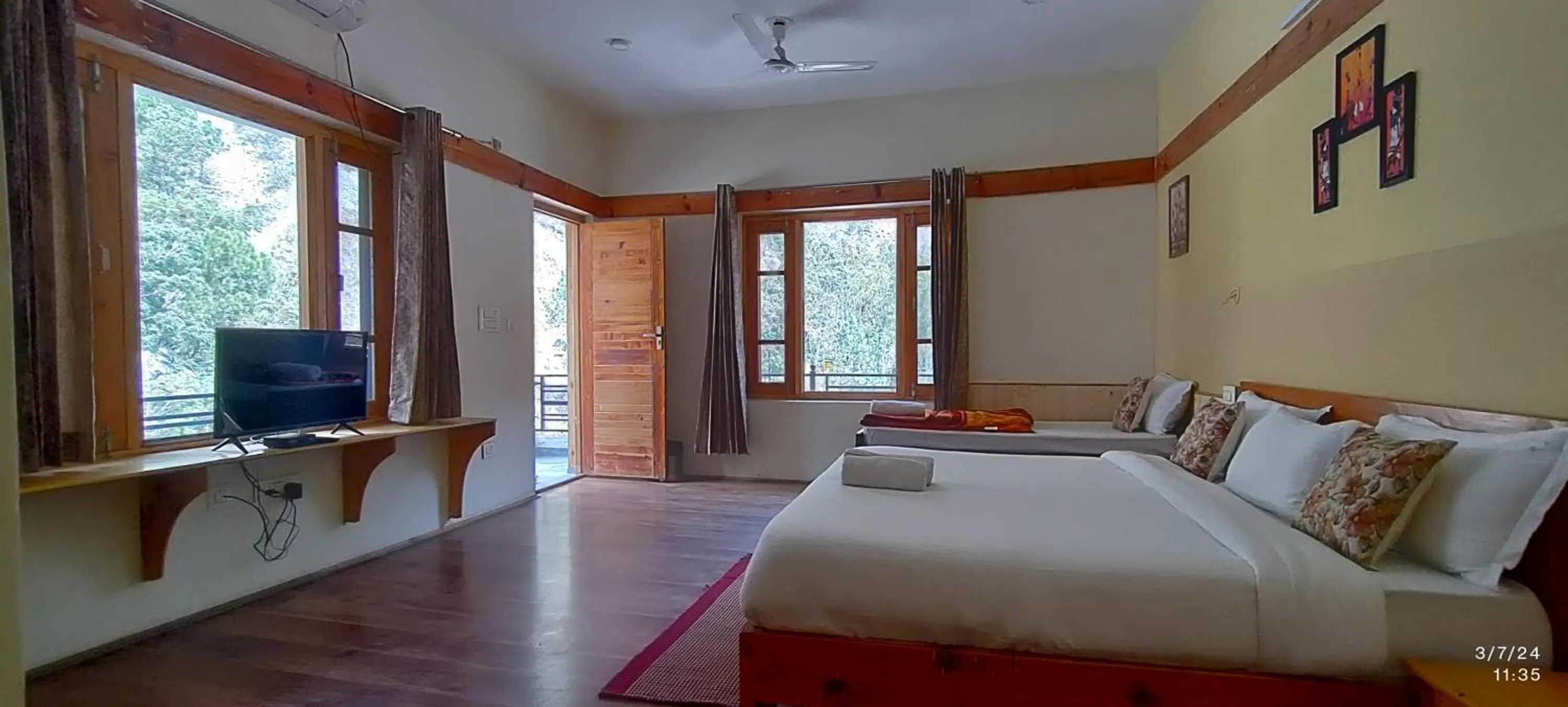 Bed in Tirthan Grand Riverside