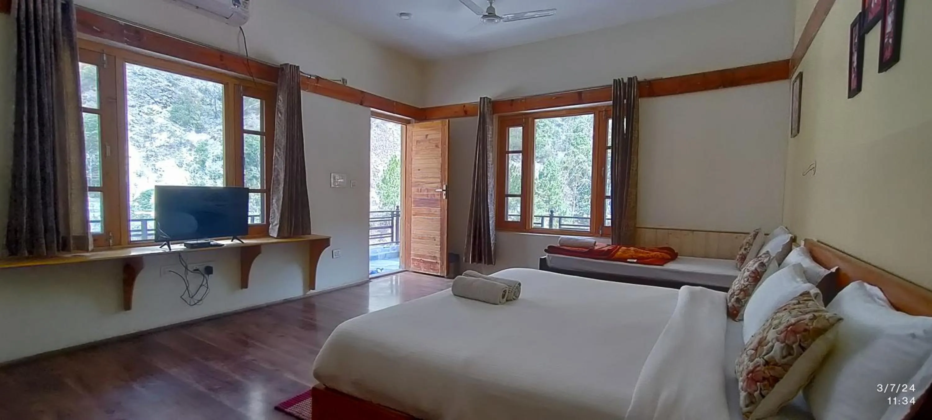 Bed in Tirthan Grand Riverside