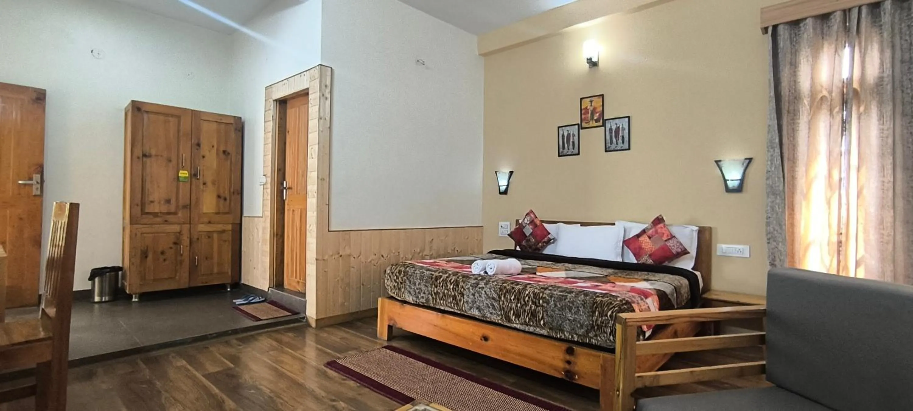 Bed in Tirthan Grand Riverside