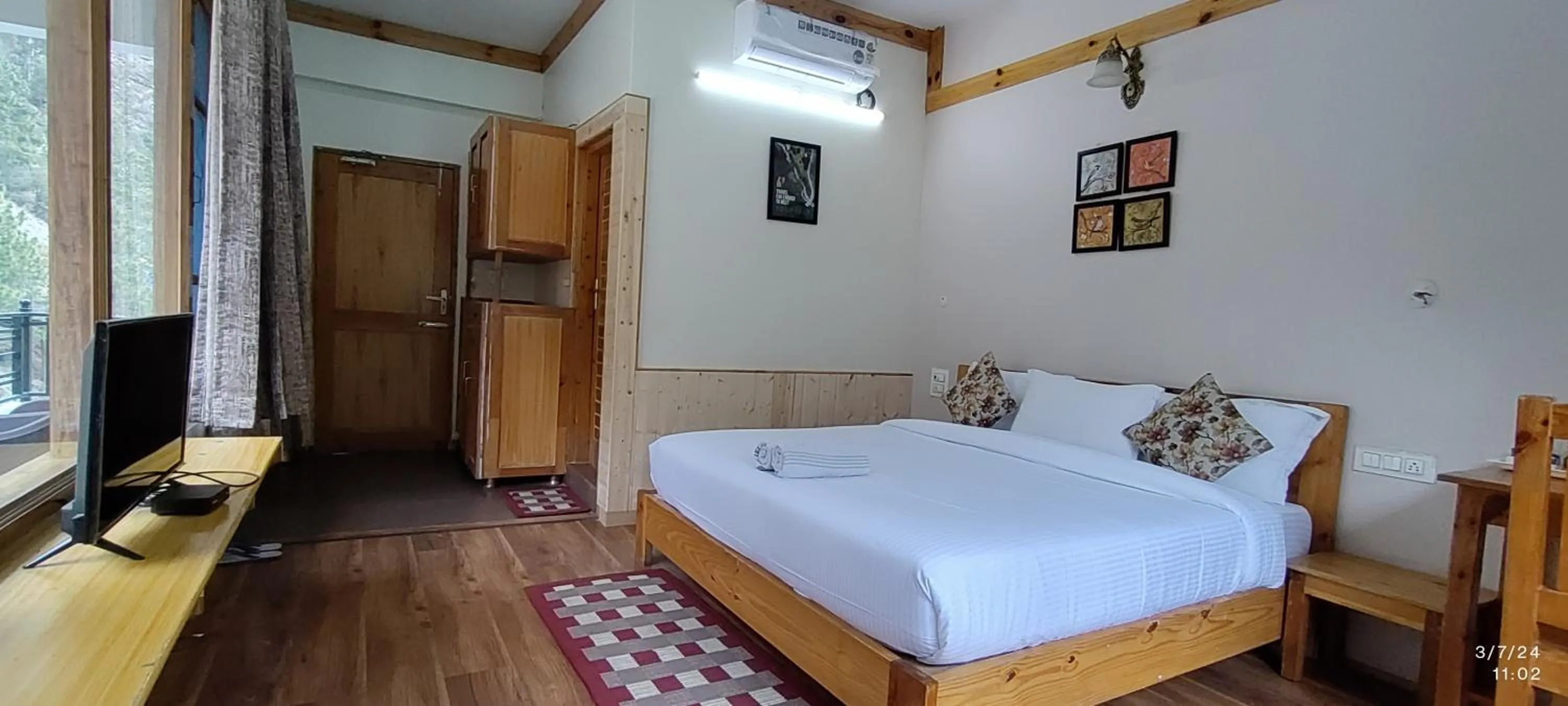 Bed in Tirthan Grand Riverside